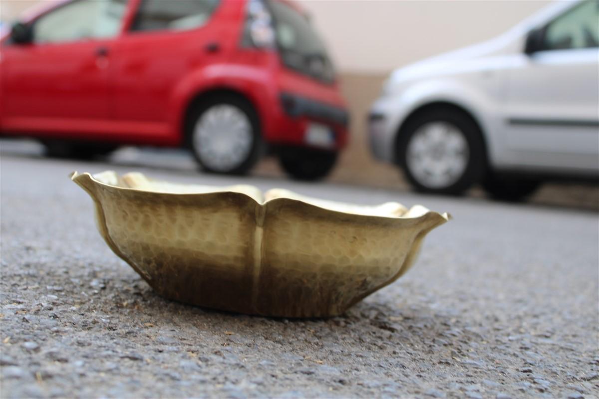 Hand-embossed bowl, hammered, 1970s Italian design, brass gold, size: Height 6 cm, diameter 22 cm.