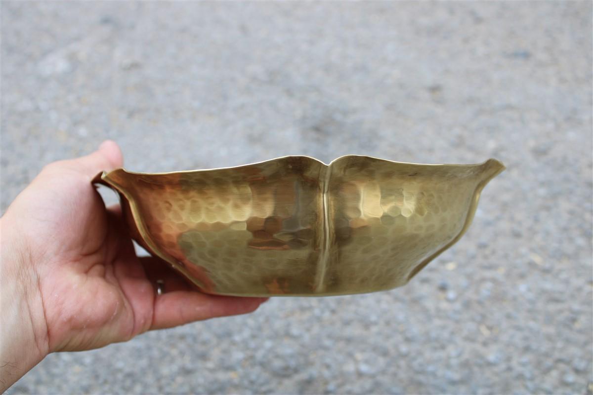 Mid-20th Century Hand-Embossed Bowl Hammered 1970s Italian Design Brass Gold