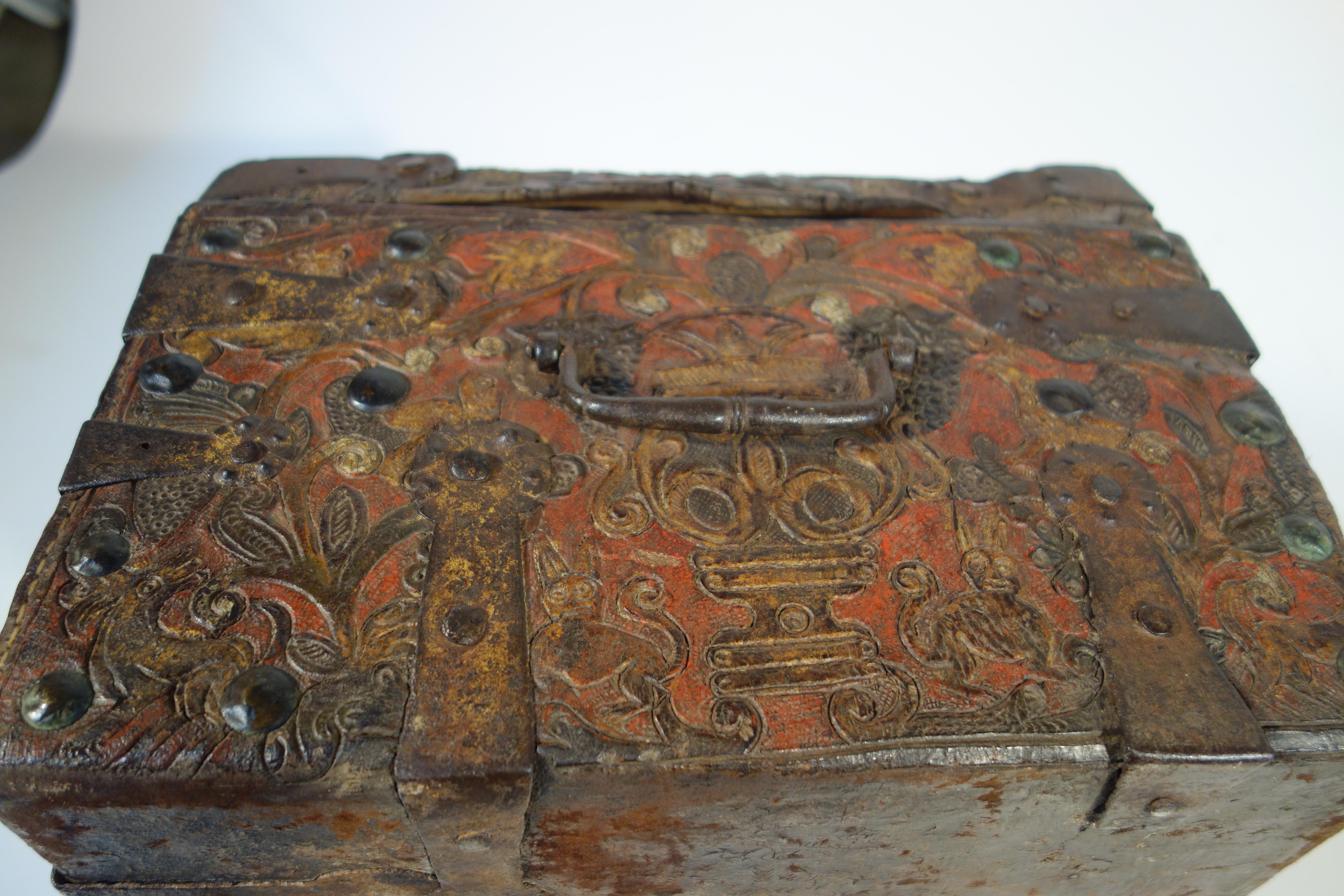 French Hand-Embossed Leather Trunk with Polychromy, 18th Century For Sale