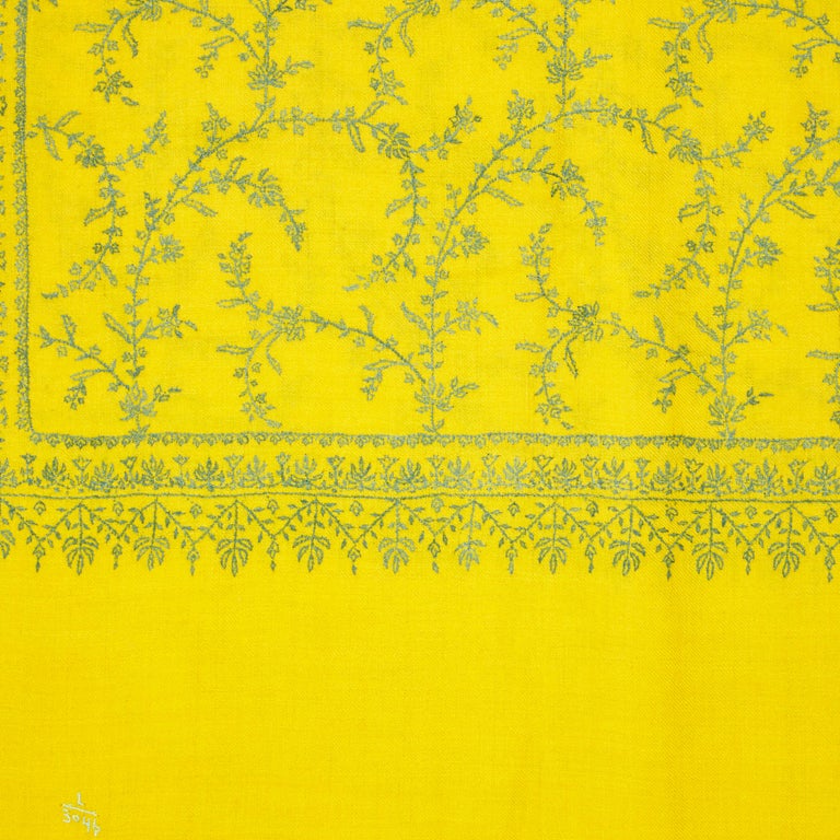Hand Embroidered 100% Cashmere Scarf in Yellow Handmade in Kashmir India  In New Condition In London, GB