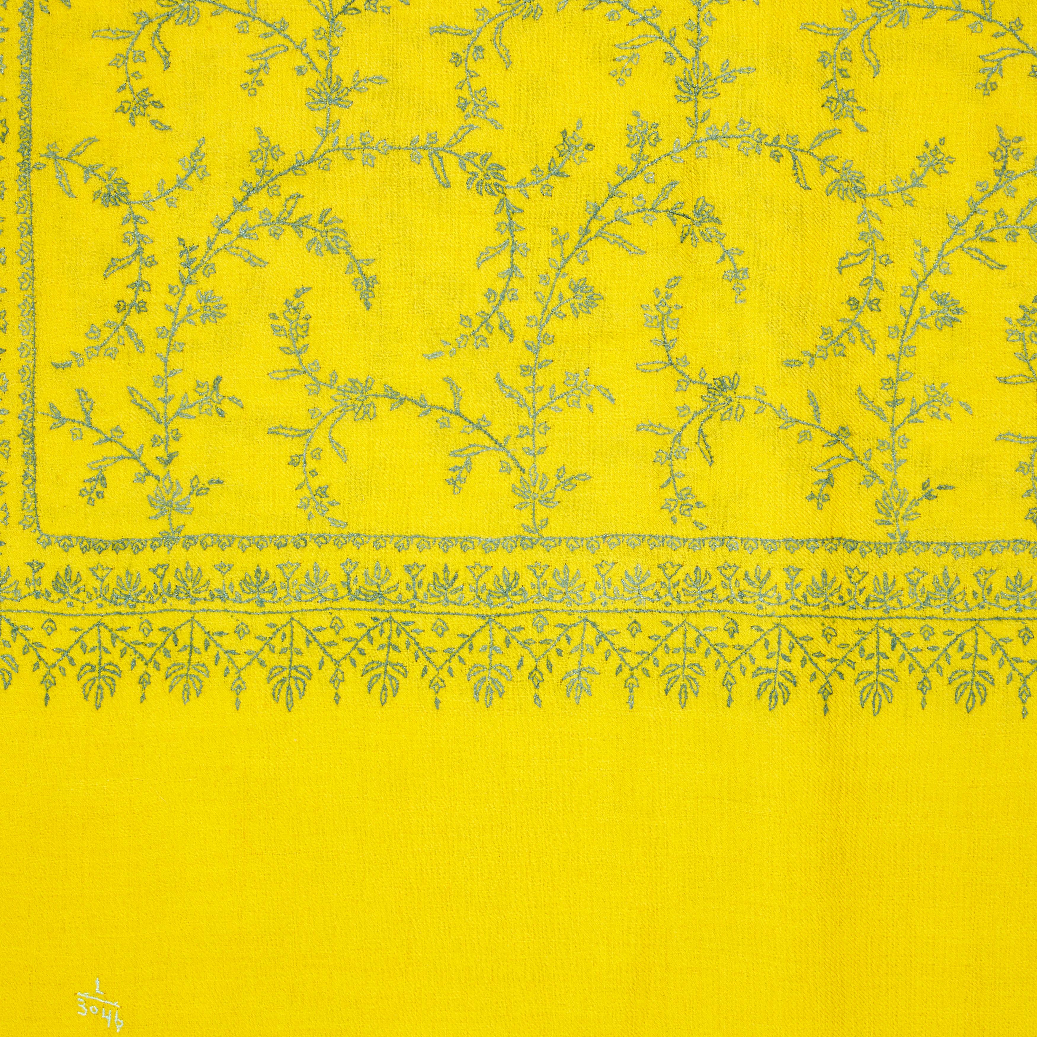 Hand Embroidered 100% Cashmere Shawl Scarf in Yellow Made in Kashmir India In New Condition For Sale In London, GB