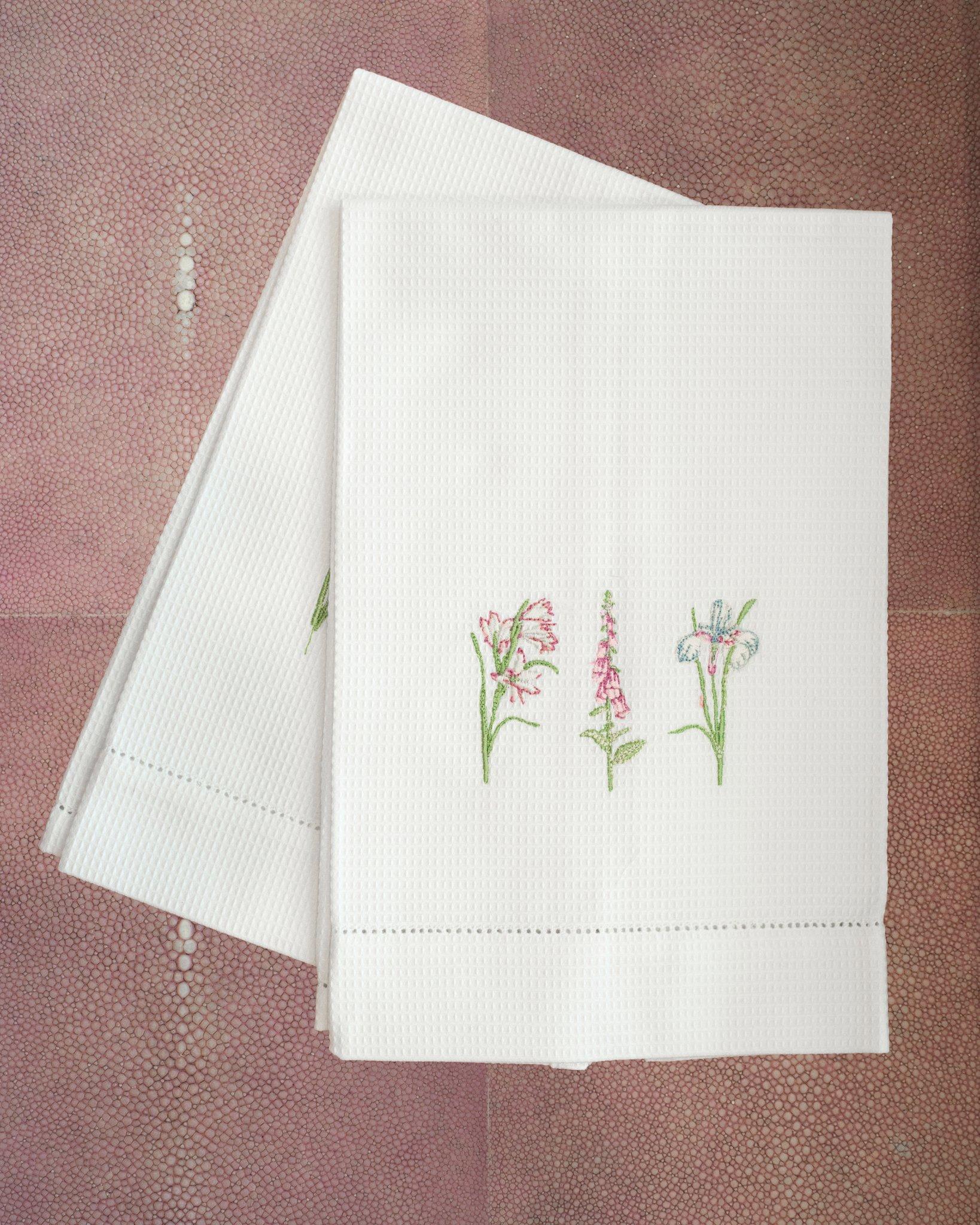 A stunning hand embroidered linen guest towel in cotton, made by hand in Portugal and embroidered with flowers. A unique blend of timeless European inspiration and Classic design expressed in the finest materials and finishes. Operating since 1938,