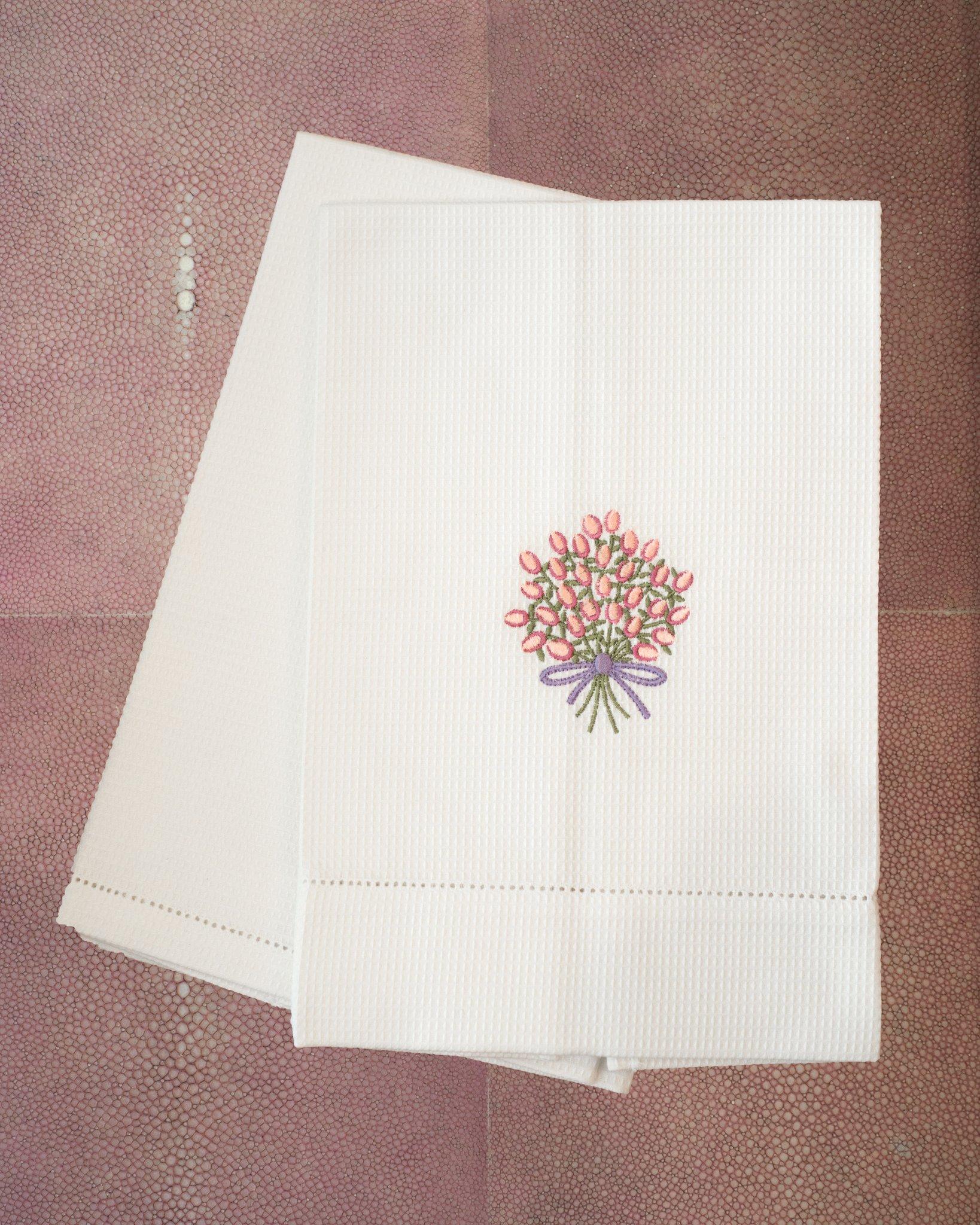 A stunning hand embroidered linen guest towel in cotton, made by hand in Portugal and embroidered with flowers. A unique blend of timeless European inspiration and Classic design expressed in the finest materials and finishes. Operating since 1938,