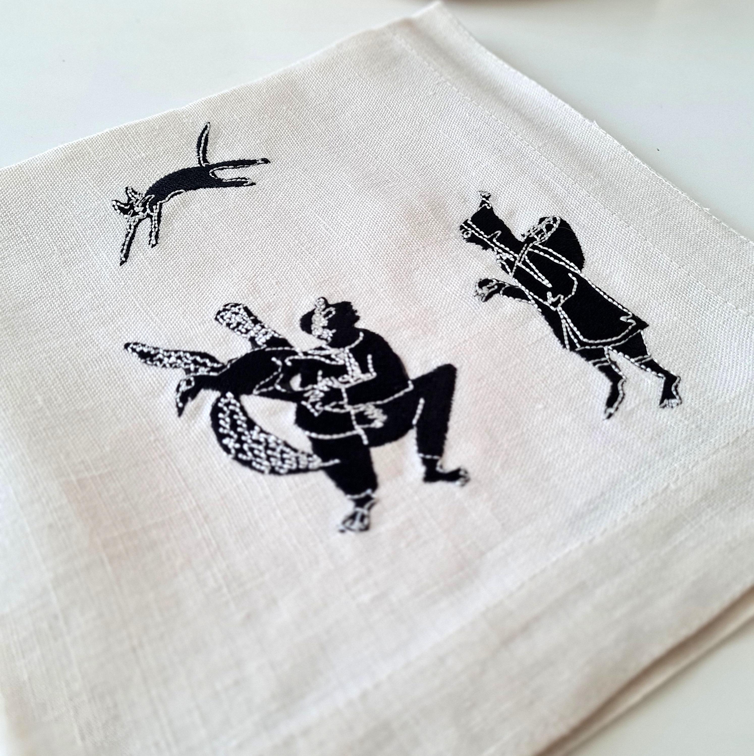 Serviette de table en lin brodée à la main 