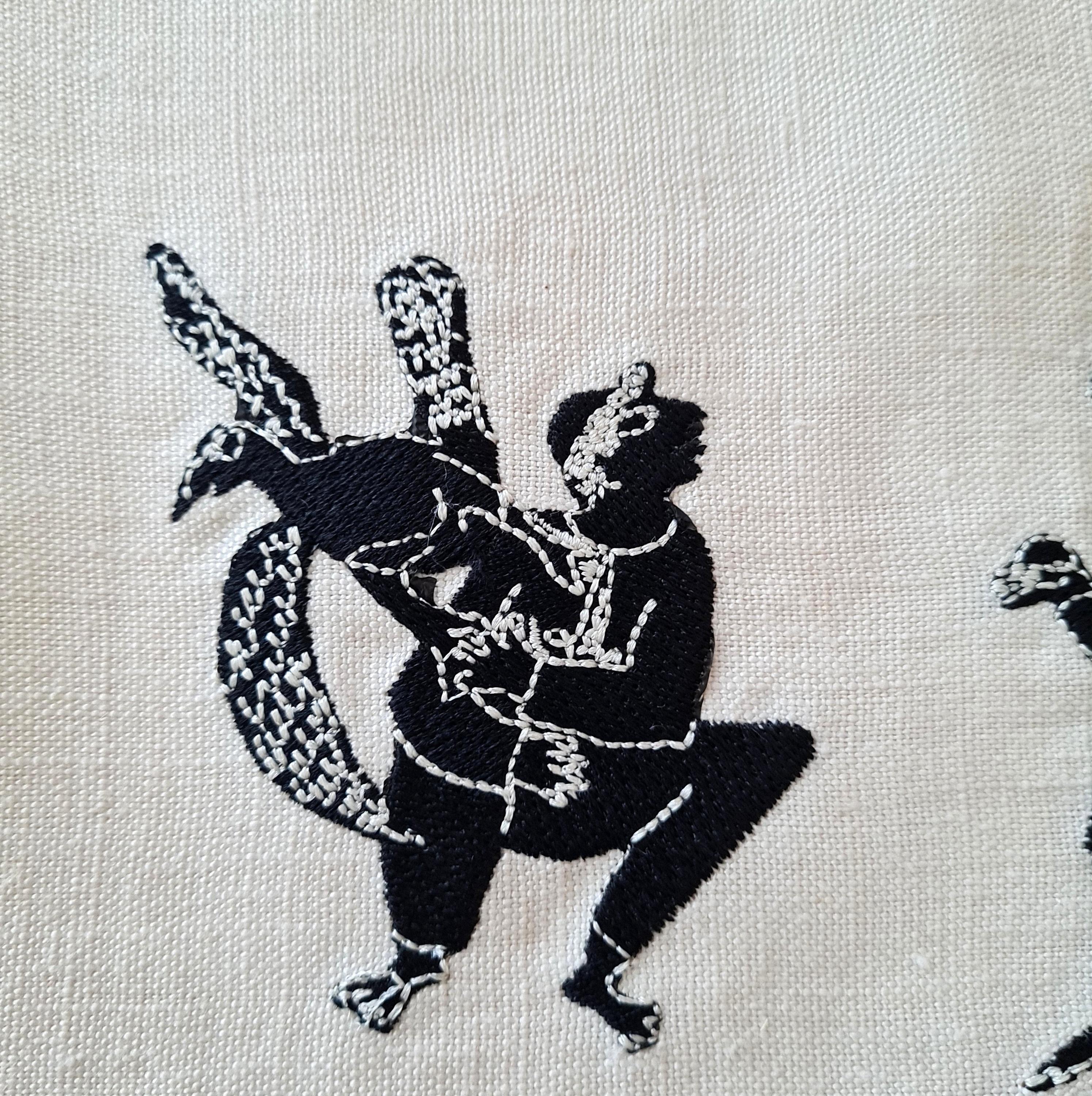 XXIe siècle et contemporain Serviette de table en lin brodée à la main 