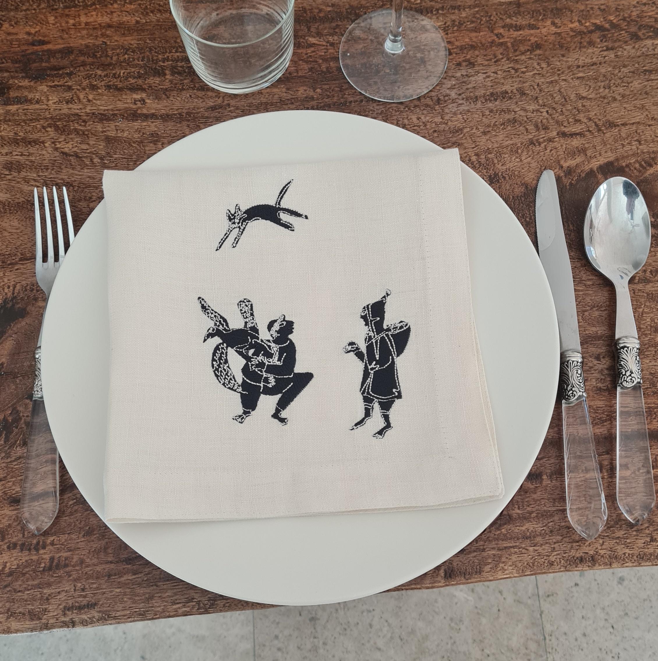 Serviette de table en lin brodée à la main 