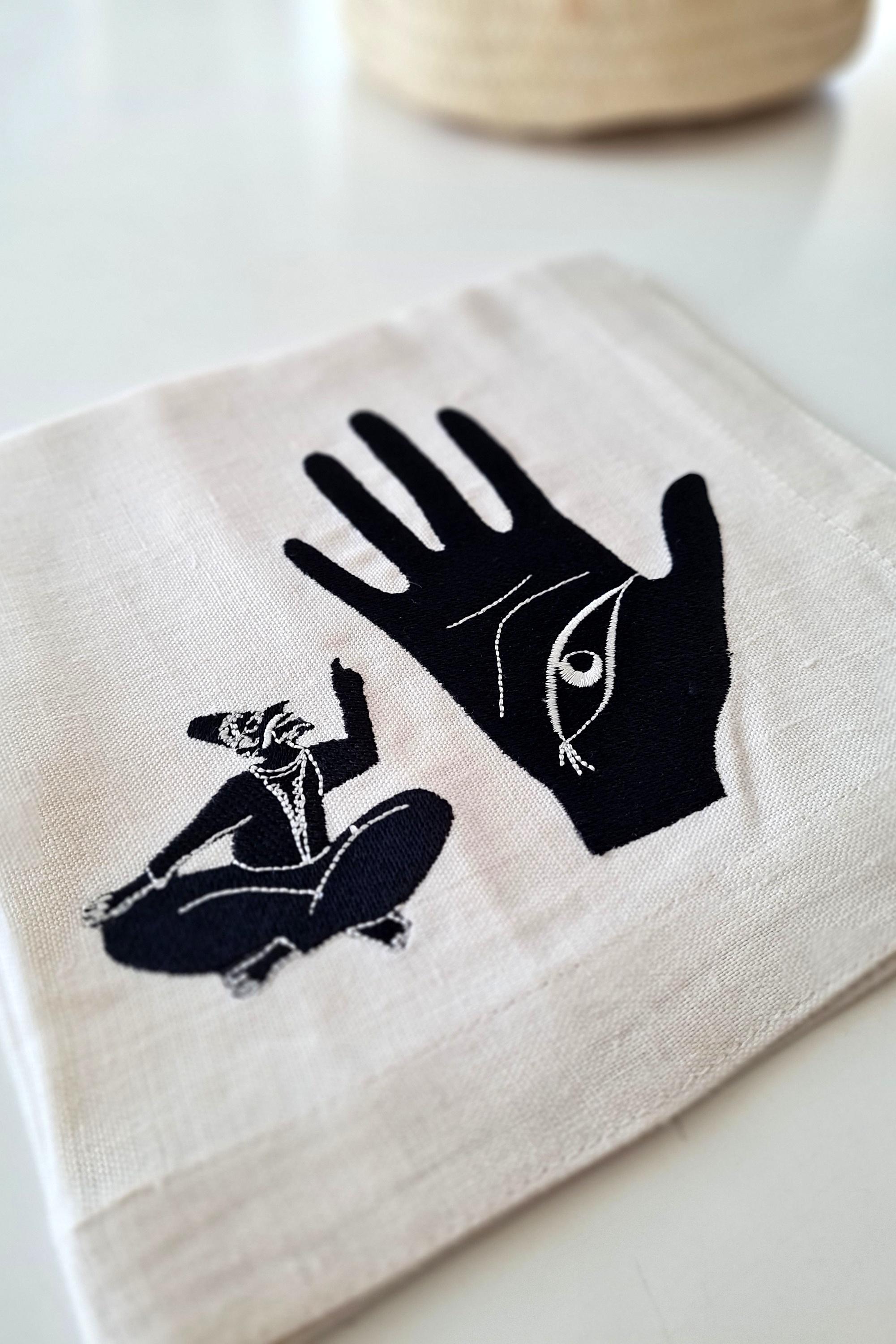 Serviette de table en lin brodée à la main 