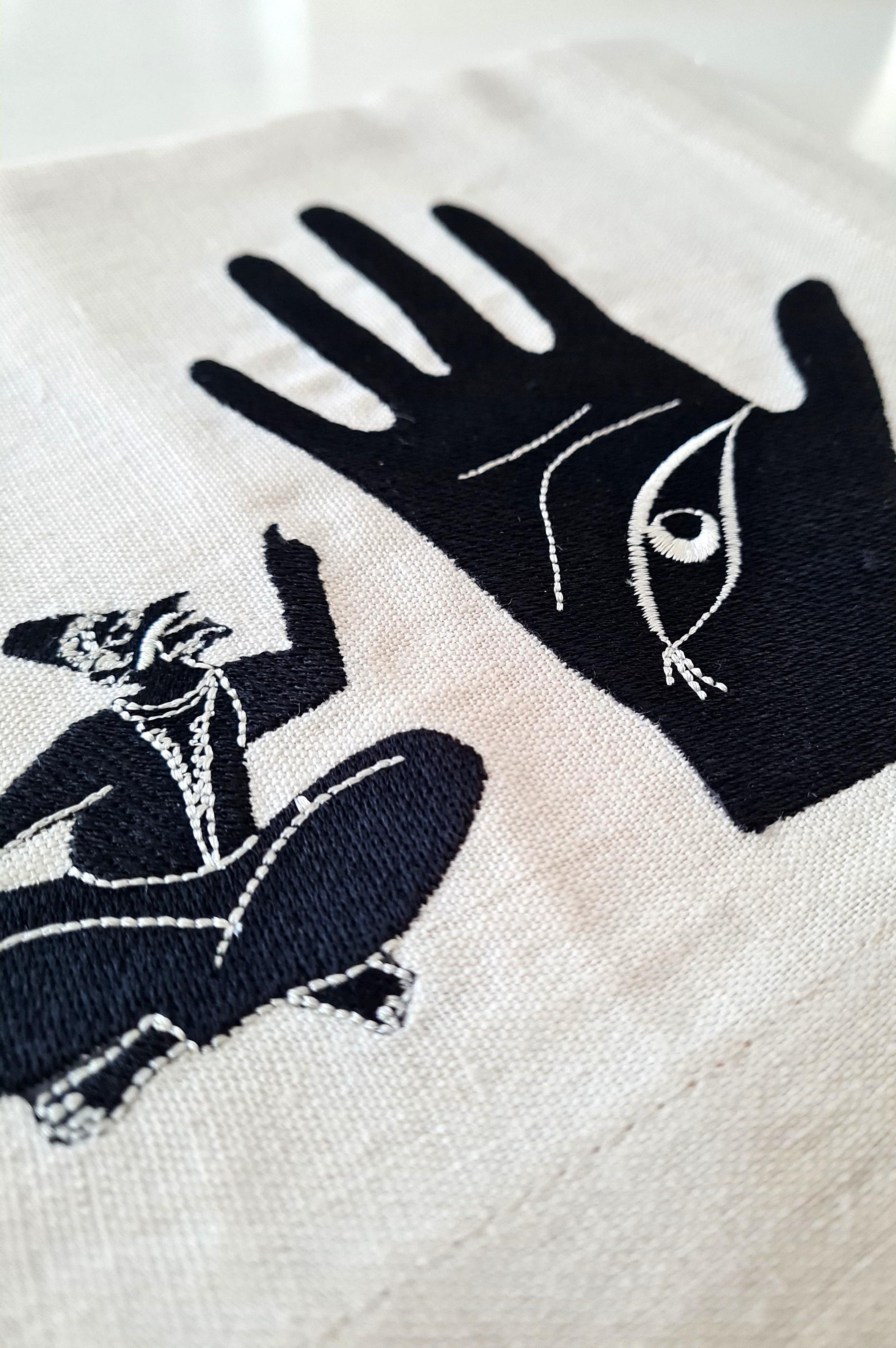 Serviette de table en lin brodée à la main 