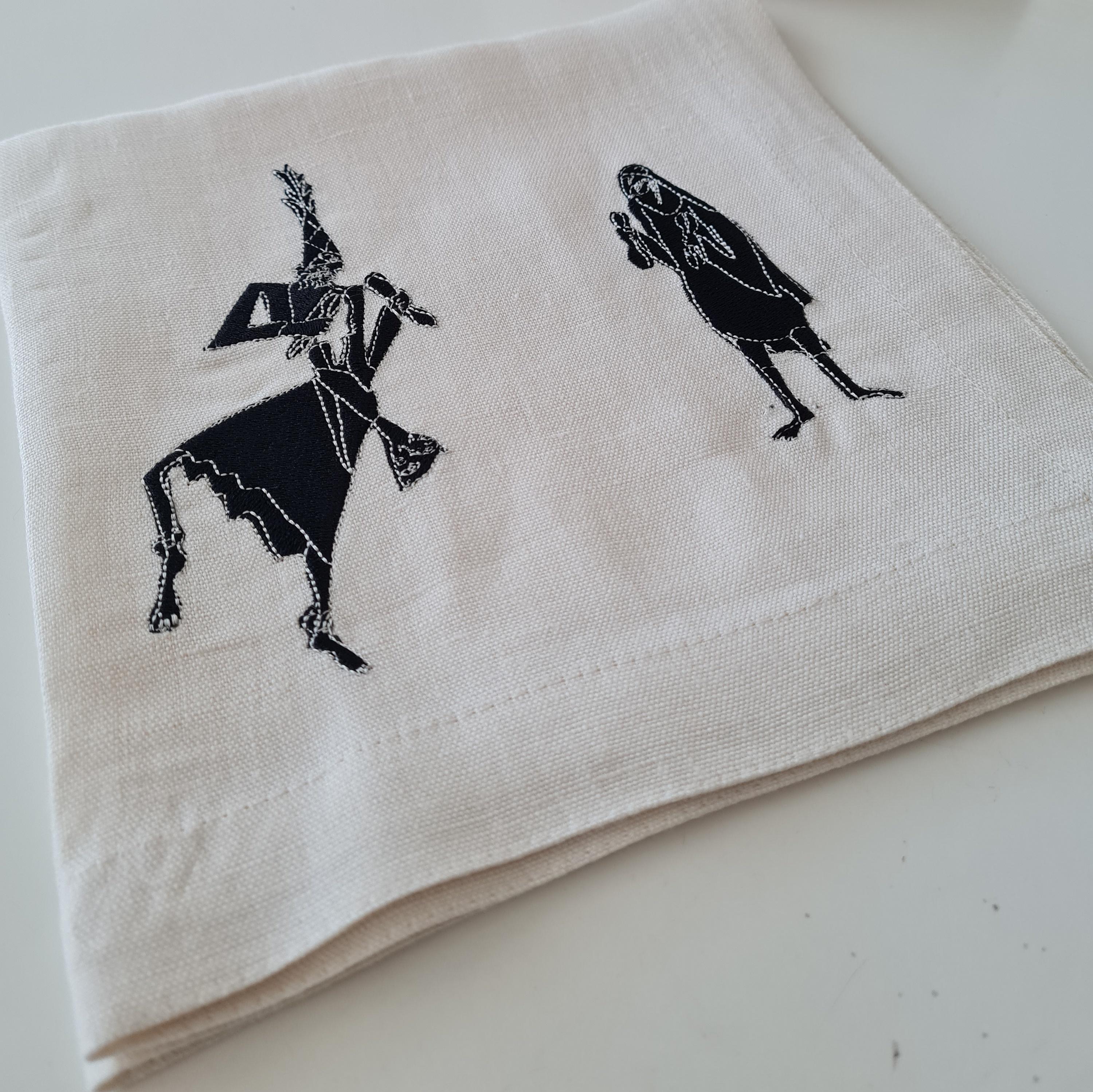 XXIe siècle et contemporain Serviette de table en lin brodée à la main 