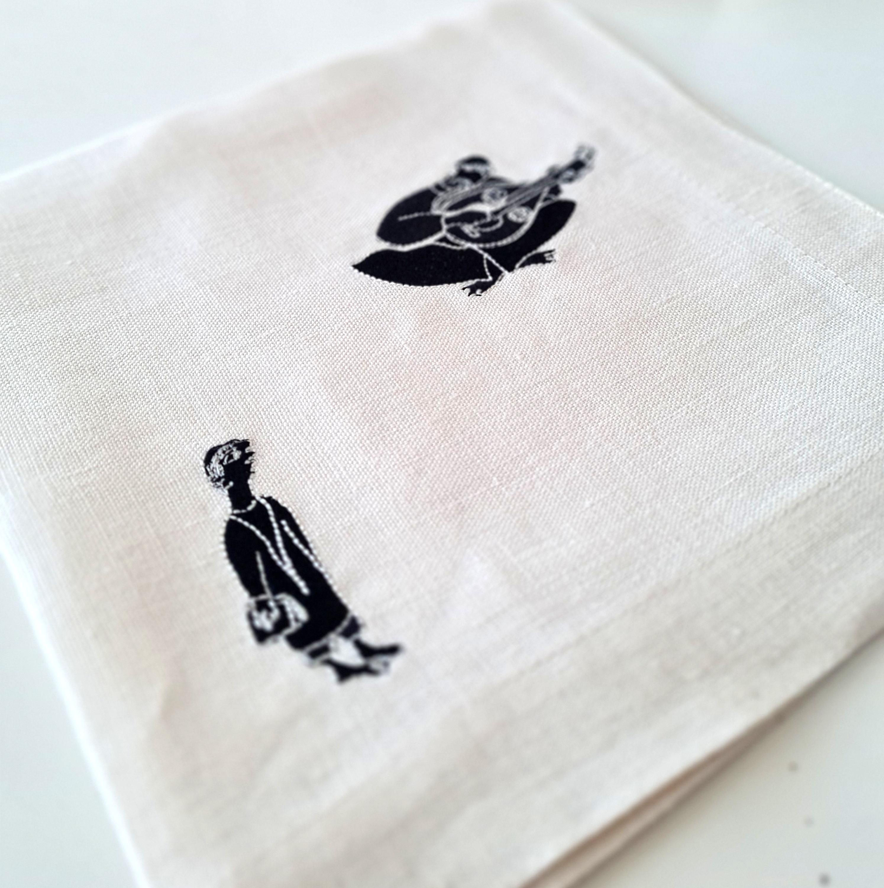 Brodé Serviette de table en lin brodée à la main 