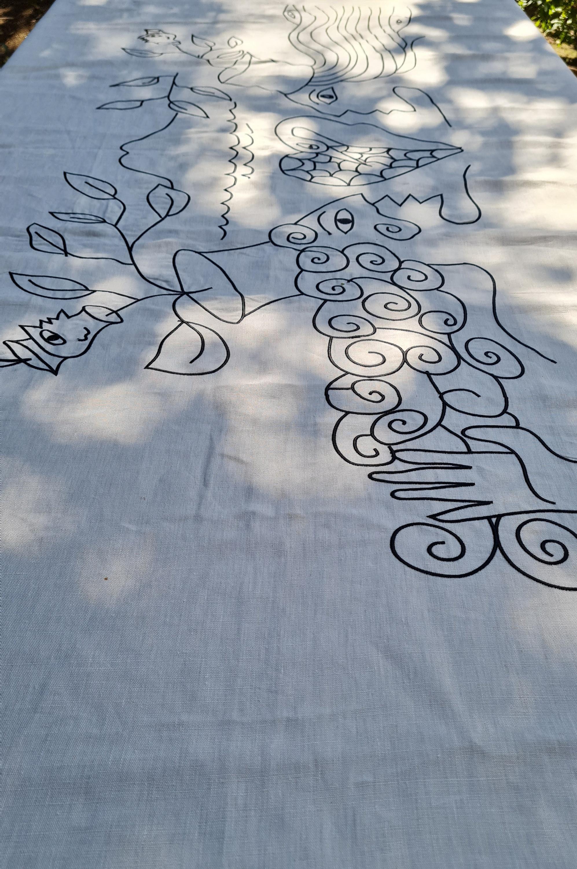 Nappe en lin brodée à la main, 5' x 8', un chef-d'œuvre du patrimoine tunisien en vente 2