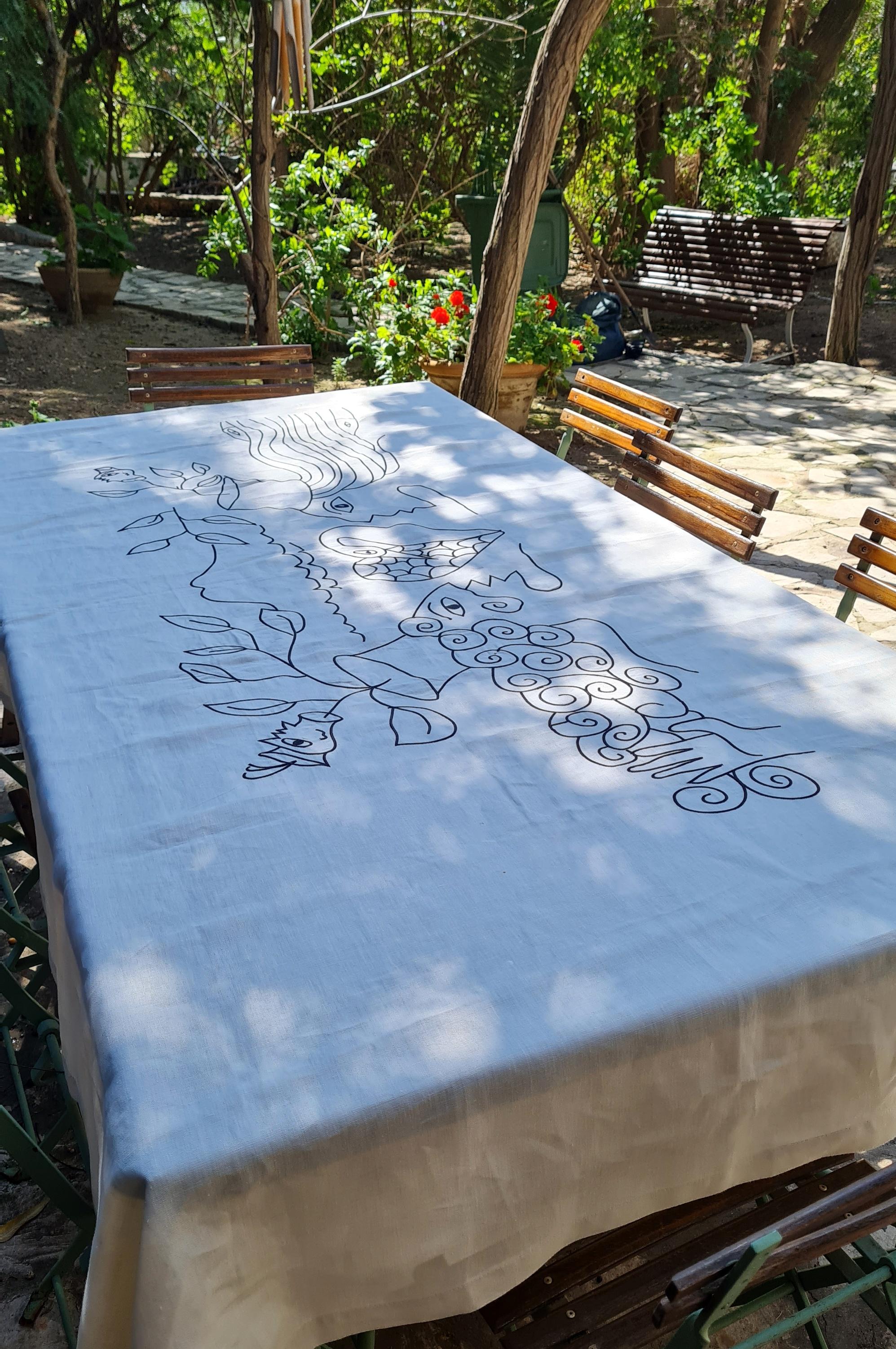Nappe en lin brodée à la main, 5' x 8', un chef-d'œuvre du patrimoine tunisien en vente 4