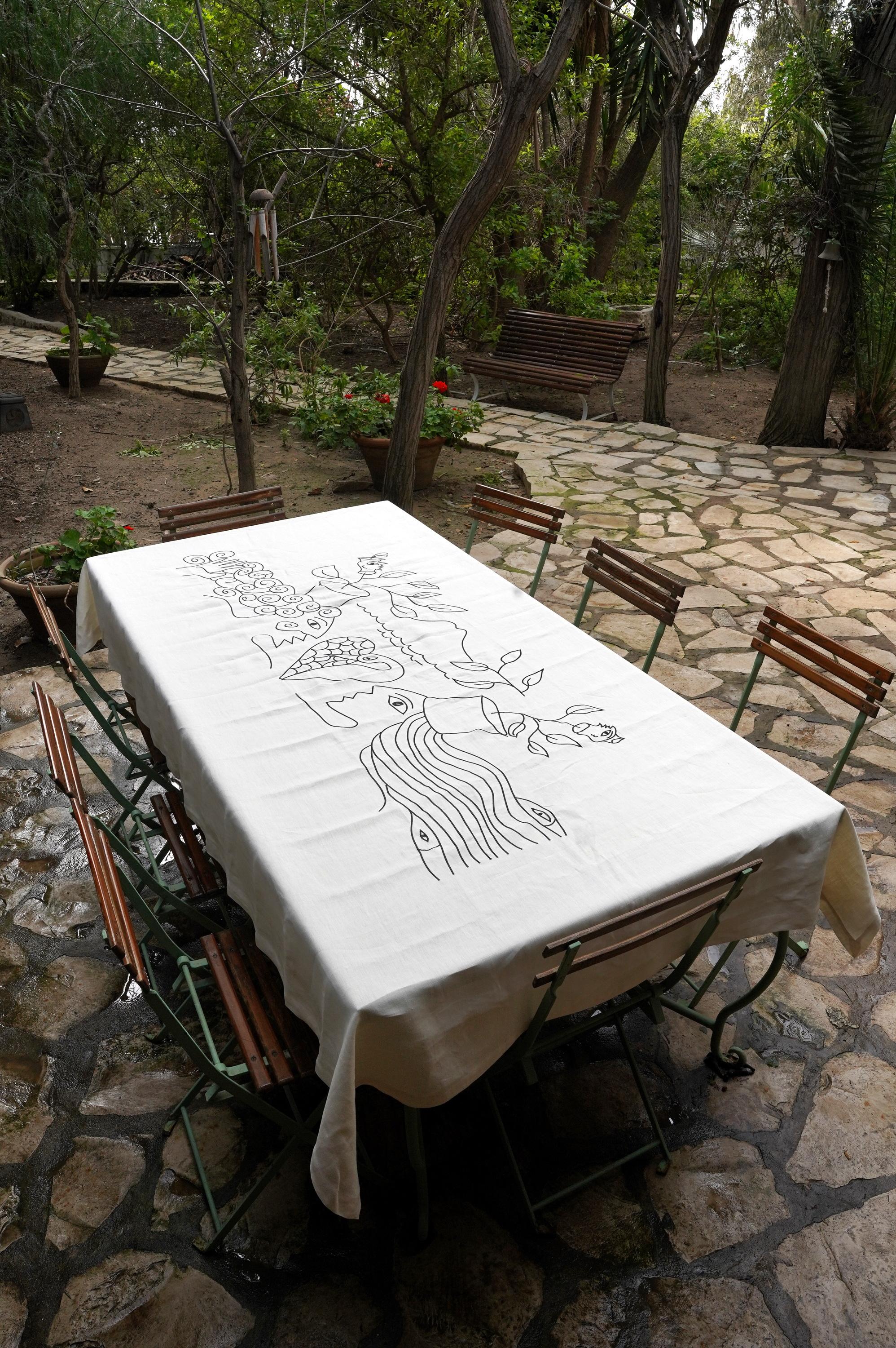 Brodé Nappe en lin brodée à la main, 5' x 8', un chef-d'œuvre du patrimoine tunisien en vente
