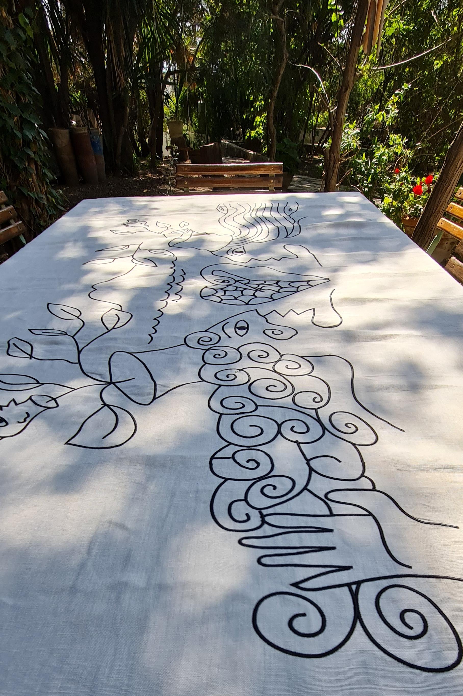 Nappe en lin brodée à la main, 5' x 8', un chef-d'œuvre du patrimoine tunisien en vente 1