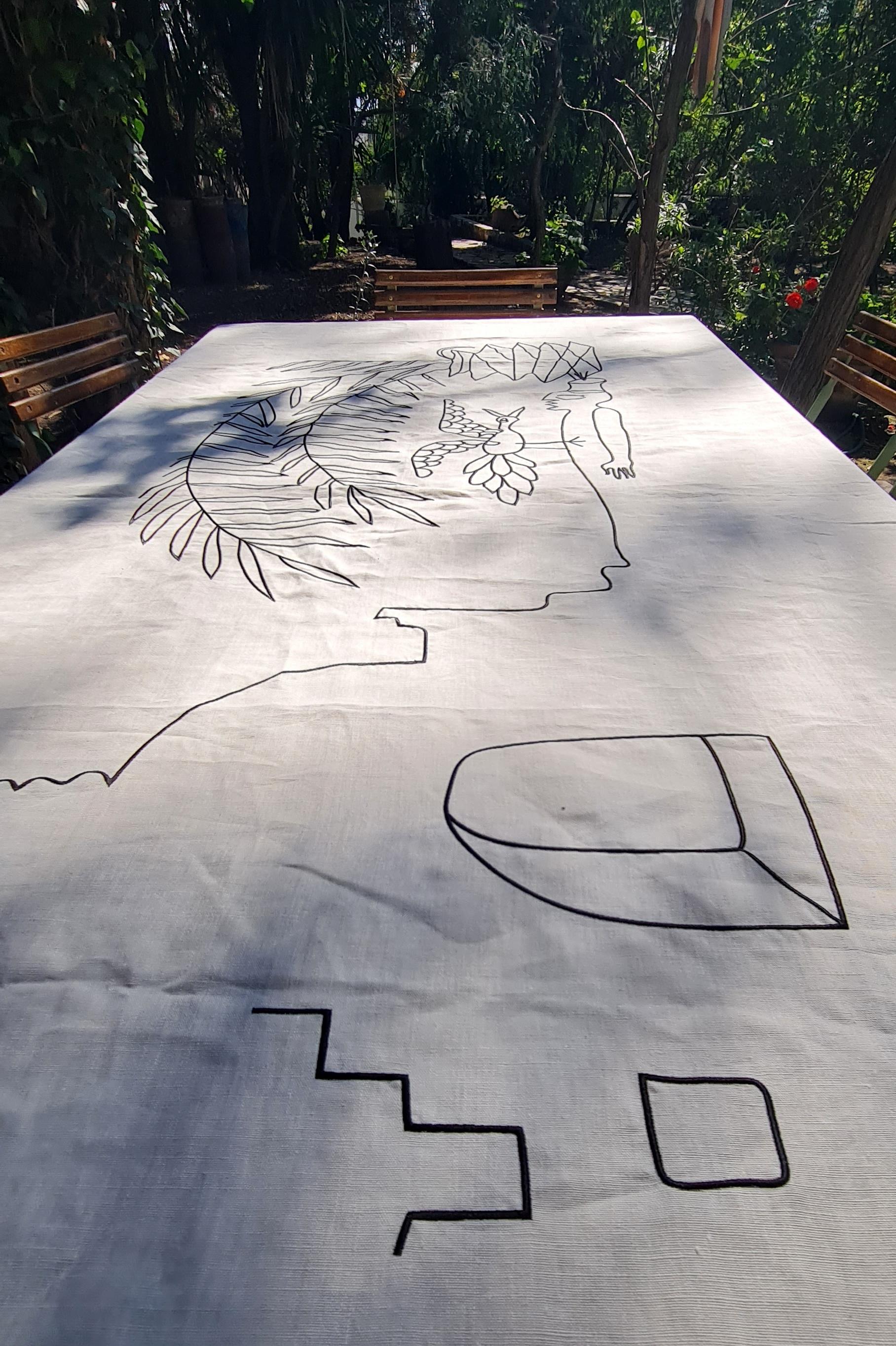 XXI secolo e contemporaneo Tovaglia di lino ricamata a mano, un capolavoro del patrimonio tunisino, 5' x 8'. in vendita