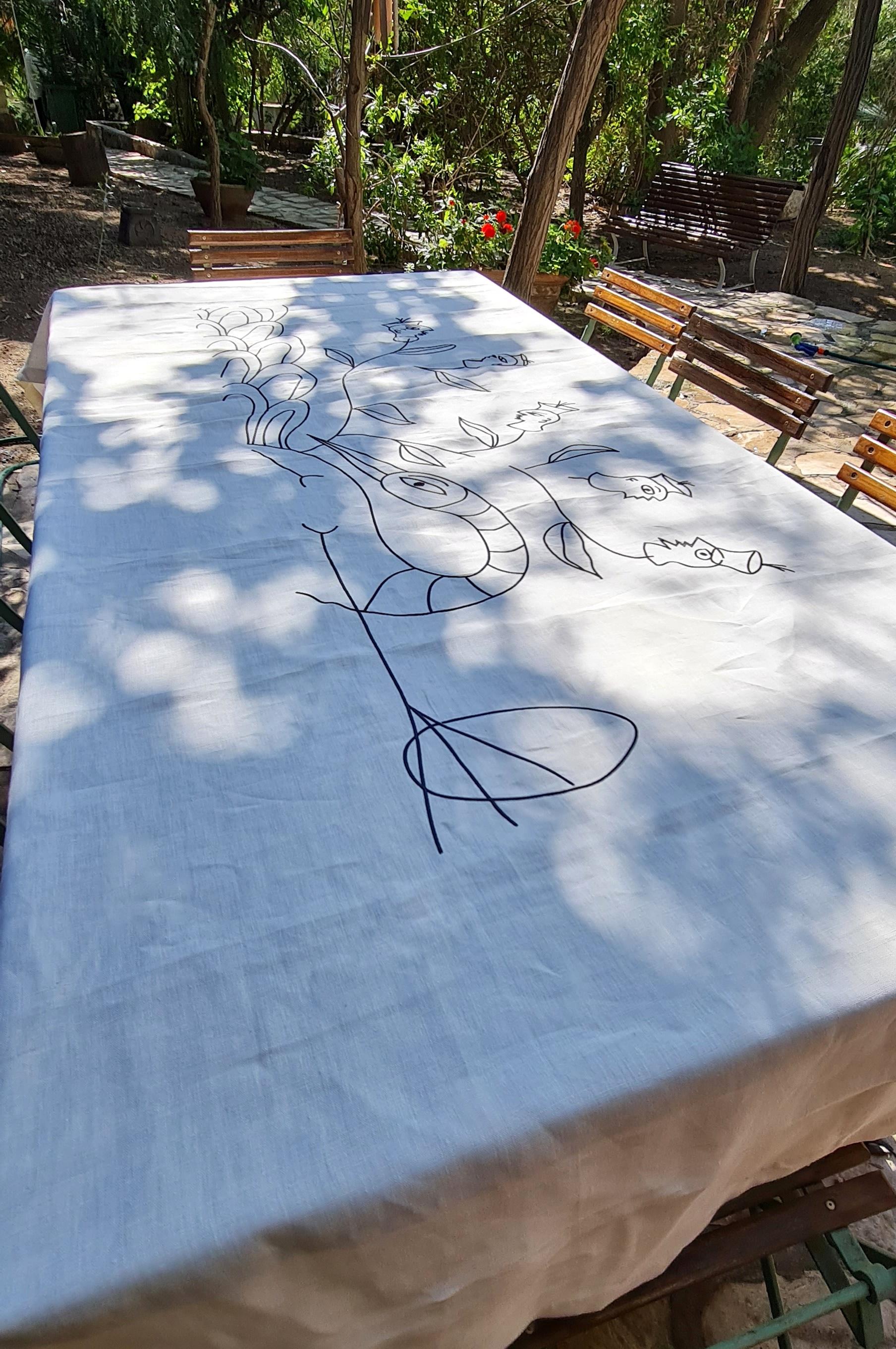 Handbestickte Leinen-Tischdecke, ein Meisterwerk des tunesianischen Erbes, 5' x 8'. im Angebot 1