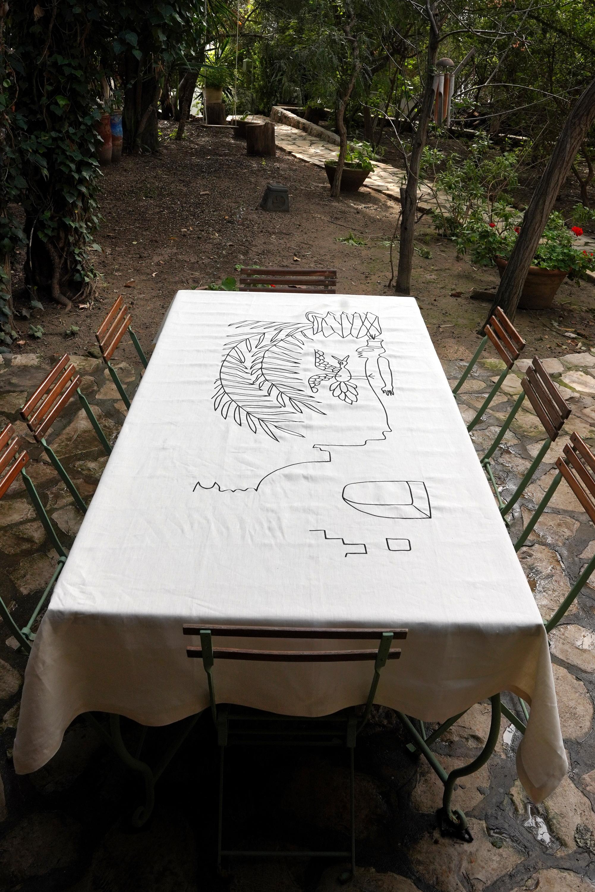 Lino Tovaglia di lino ricamata a mano, un capolavoro del patrimonio tunisino, 5' x 8'. in vendita