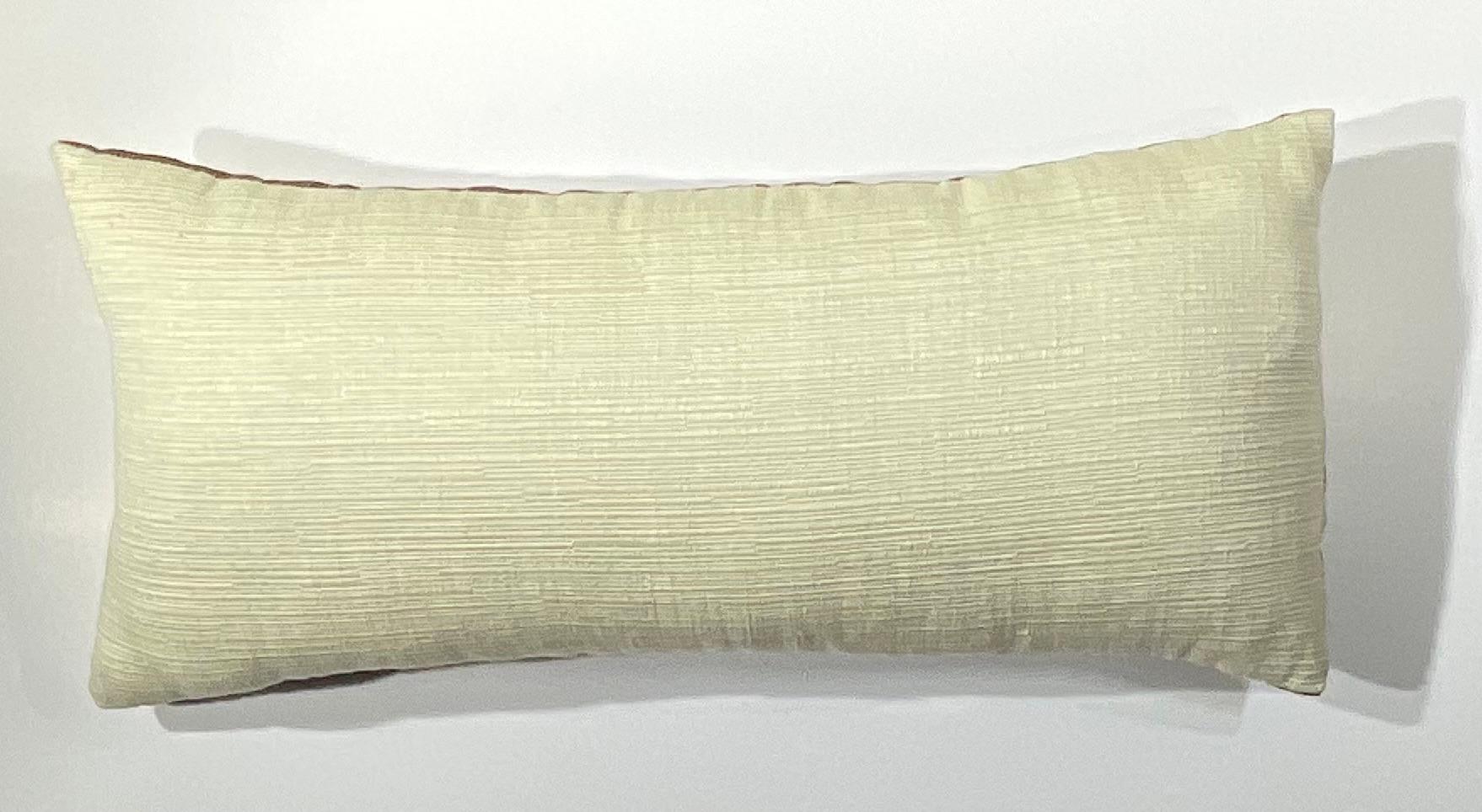 Almohada lumbar Suzani bordada a mano - Diseño floral vibrante (Única y artesana) en venta 2