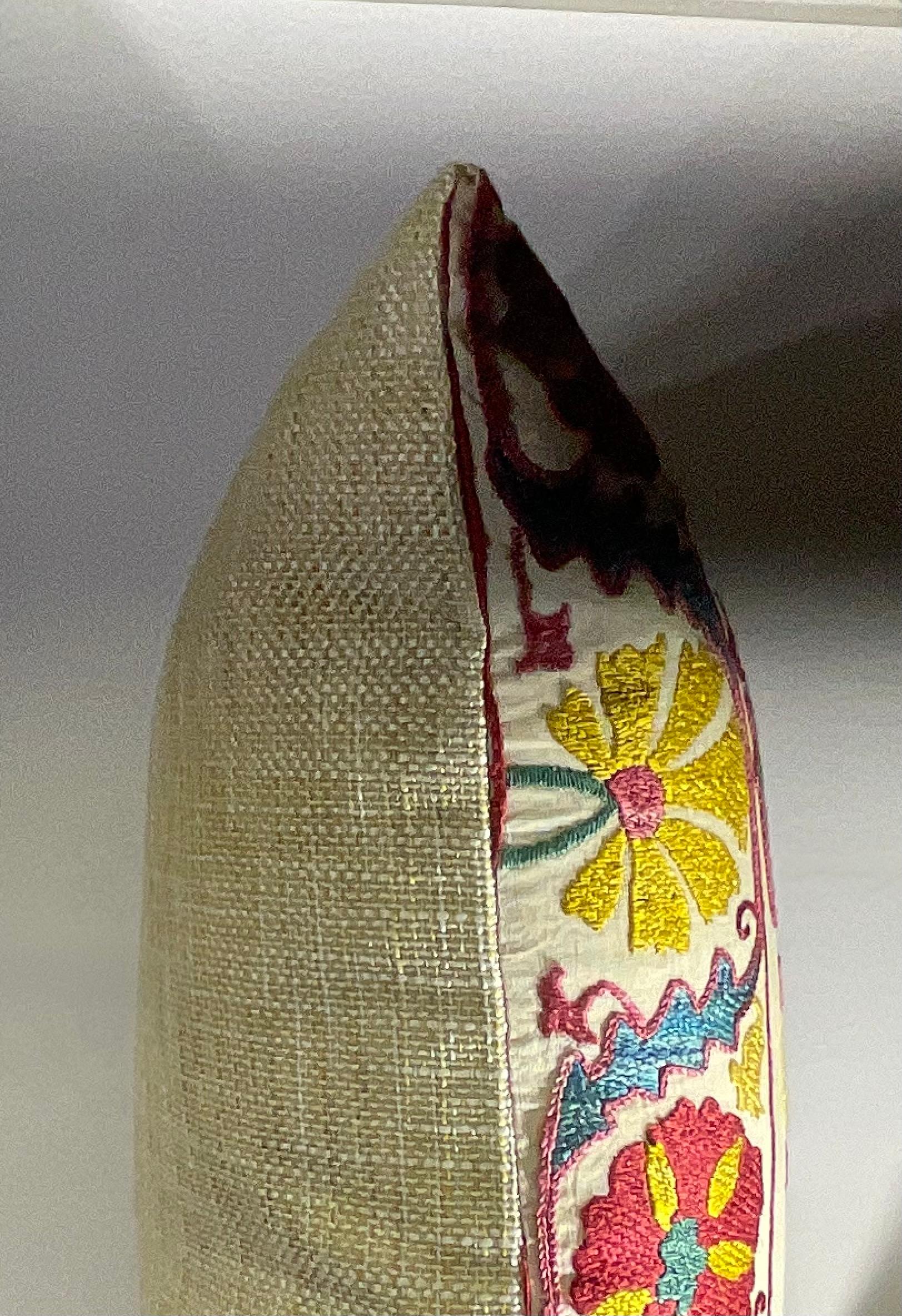 Cuscino Suzani ricamato a mano in vendita 3