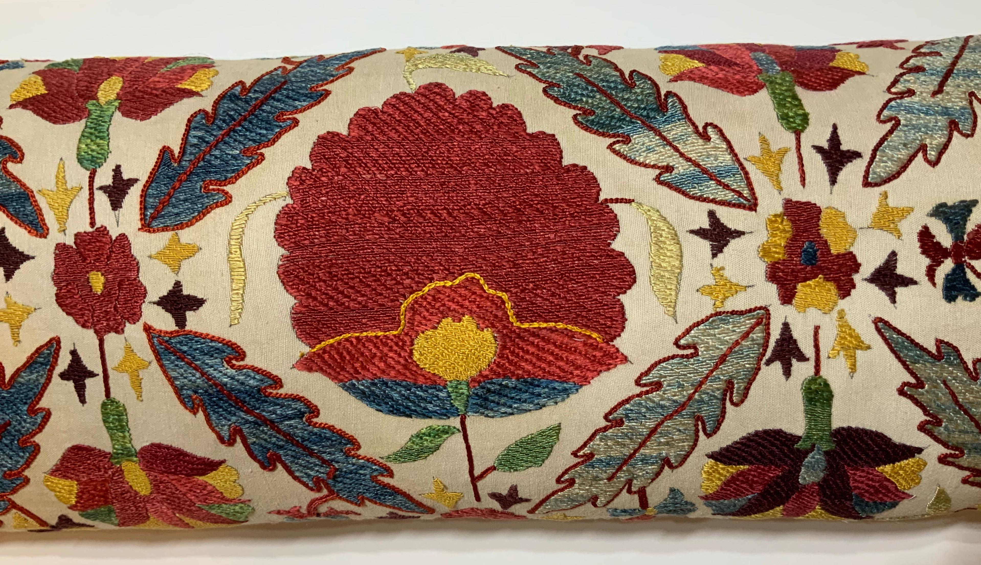Hand Embroidered Suzani Pillow (Usbekisch)