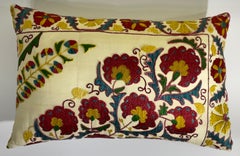 Handgesticktes Suzani-Kissen