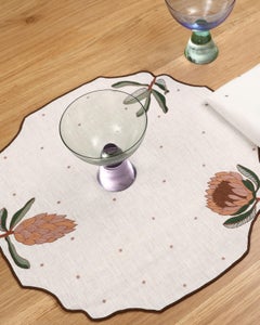 Tovagliette “Prato autunnale” intrecciate a mano, rotonde da 16,5" (set da 4)