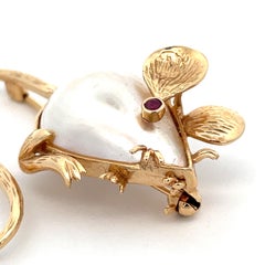 Hand Engraved 14k Yellow Gold Christmas Mouse Pin w/ Red Ruby Eyes