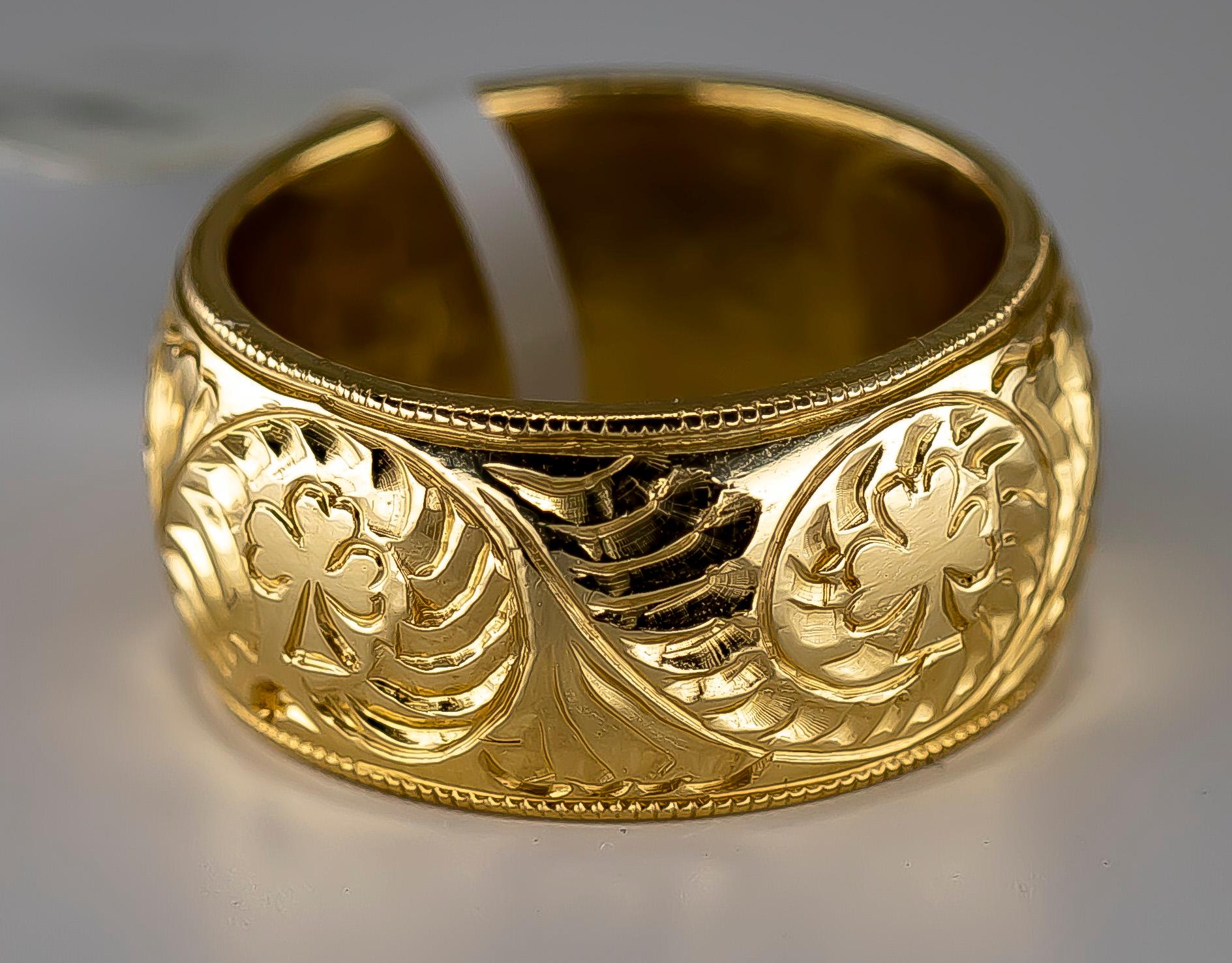 Hand Engraved 18 Karat Gold Ring In Excellent Condition In Carlsbad, CA