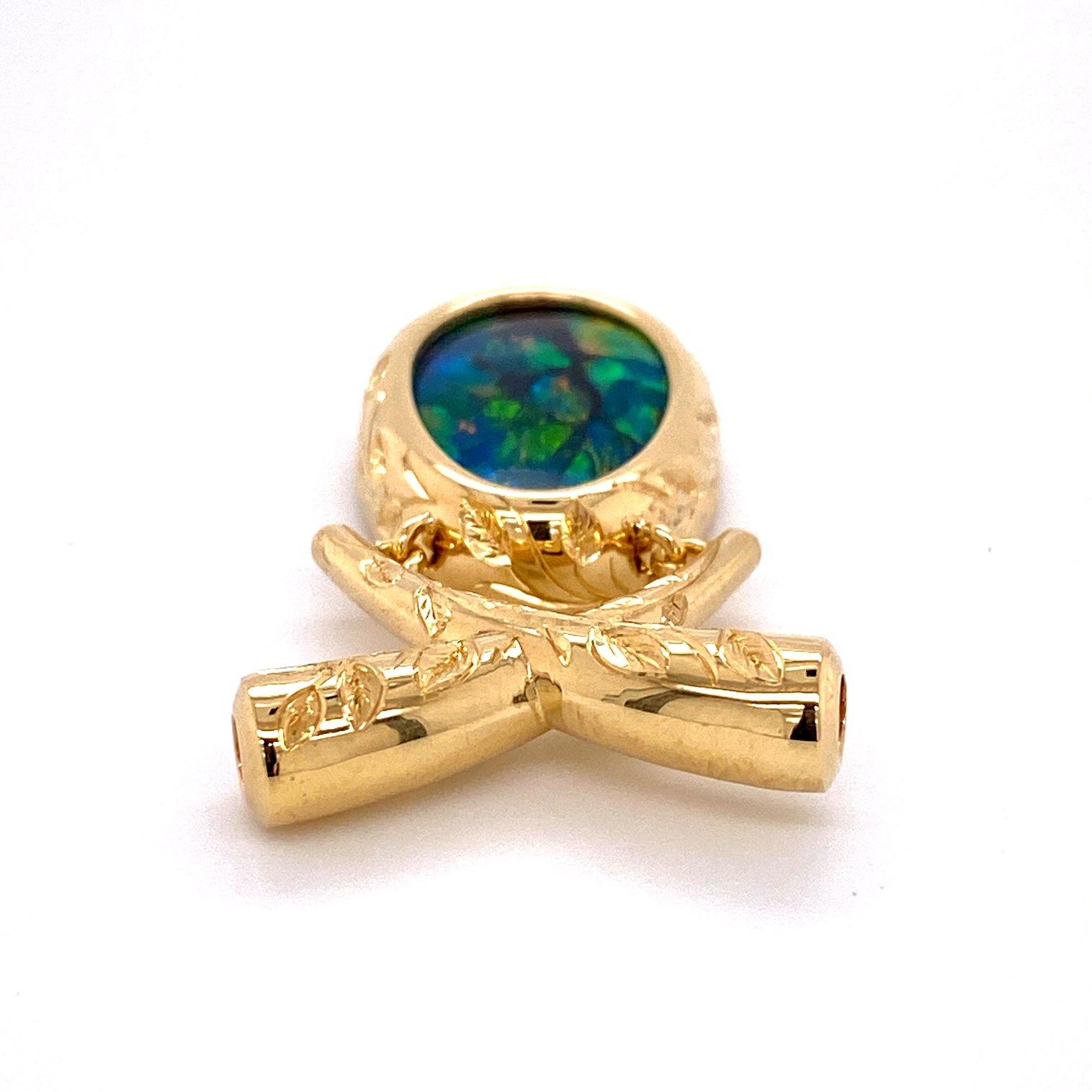 Collier d'opales du Pérou gravé à la main en or jaune 18 carats avec fermoir en opale noire Neuf - En vente à Greenville, SC