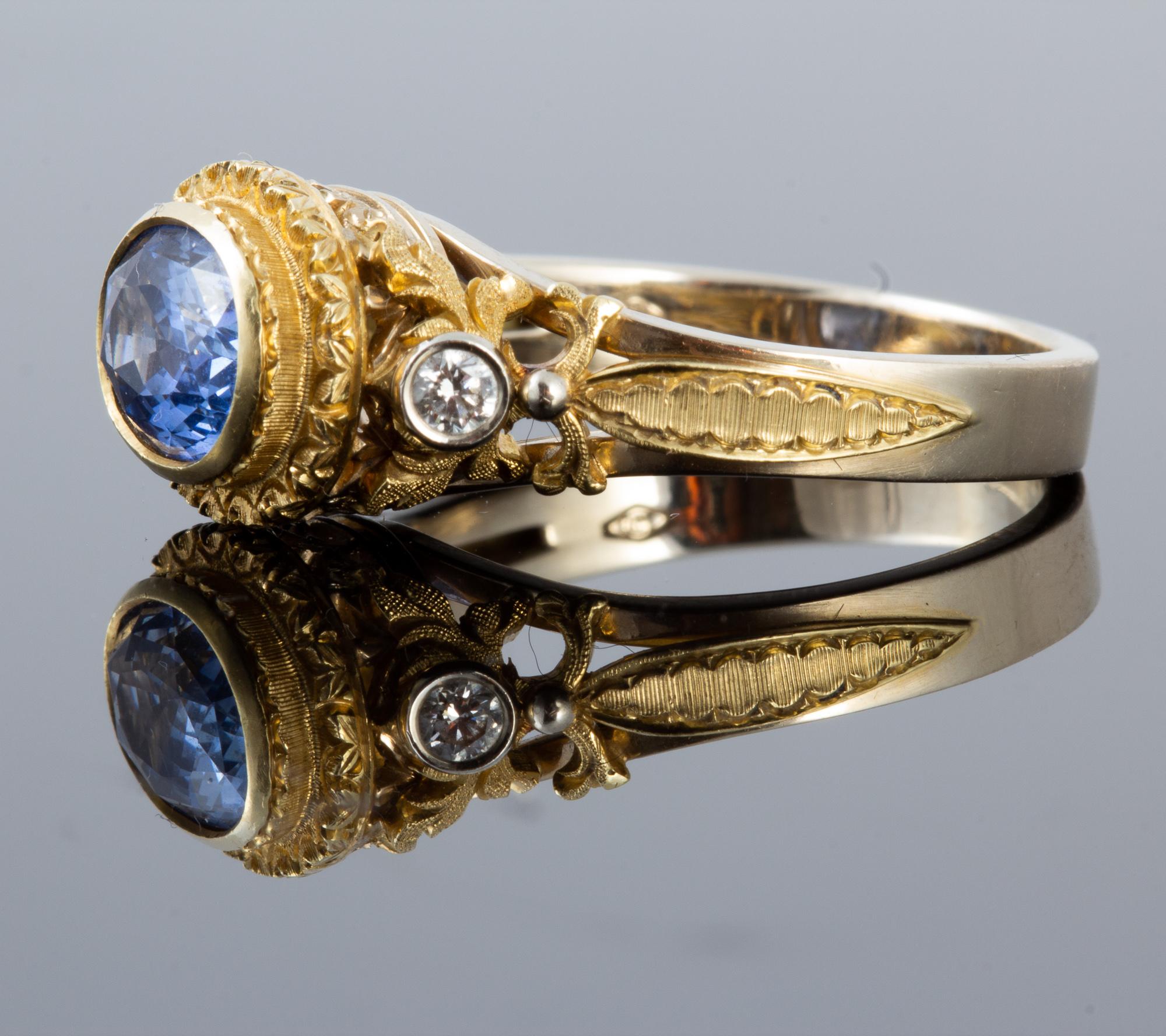 Hand Engraved Ceylon Blue Sapphire and Diamond Ring Set in 18 Karat Gold For Sale 2