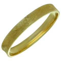 Hand-Engraved Filligree Yellow Gold Bangle Bracelet