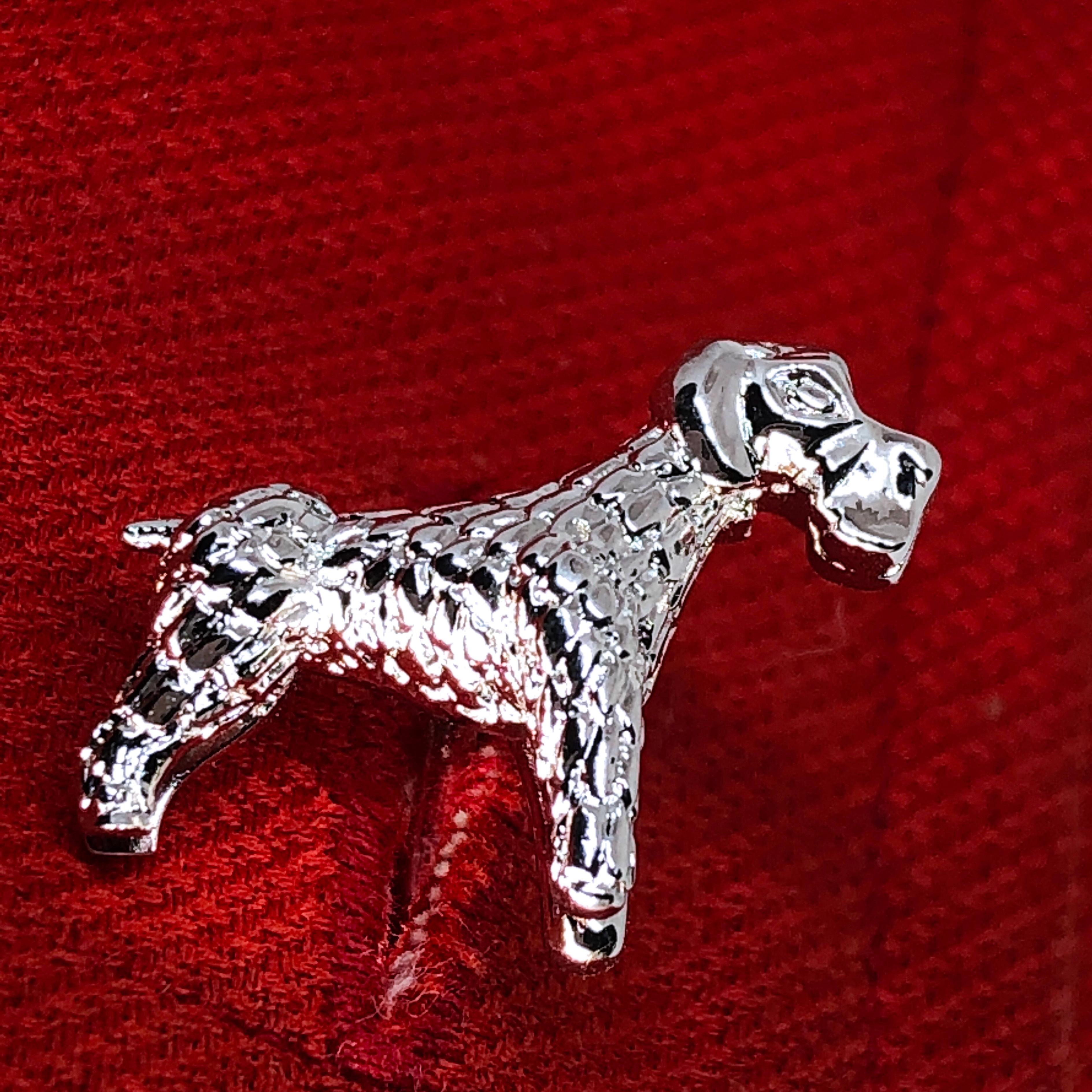 Berca Hand Engraved Little Hound Shaped T-Bar Back Sterling Silver Cufflinks For Sale 1
