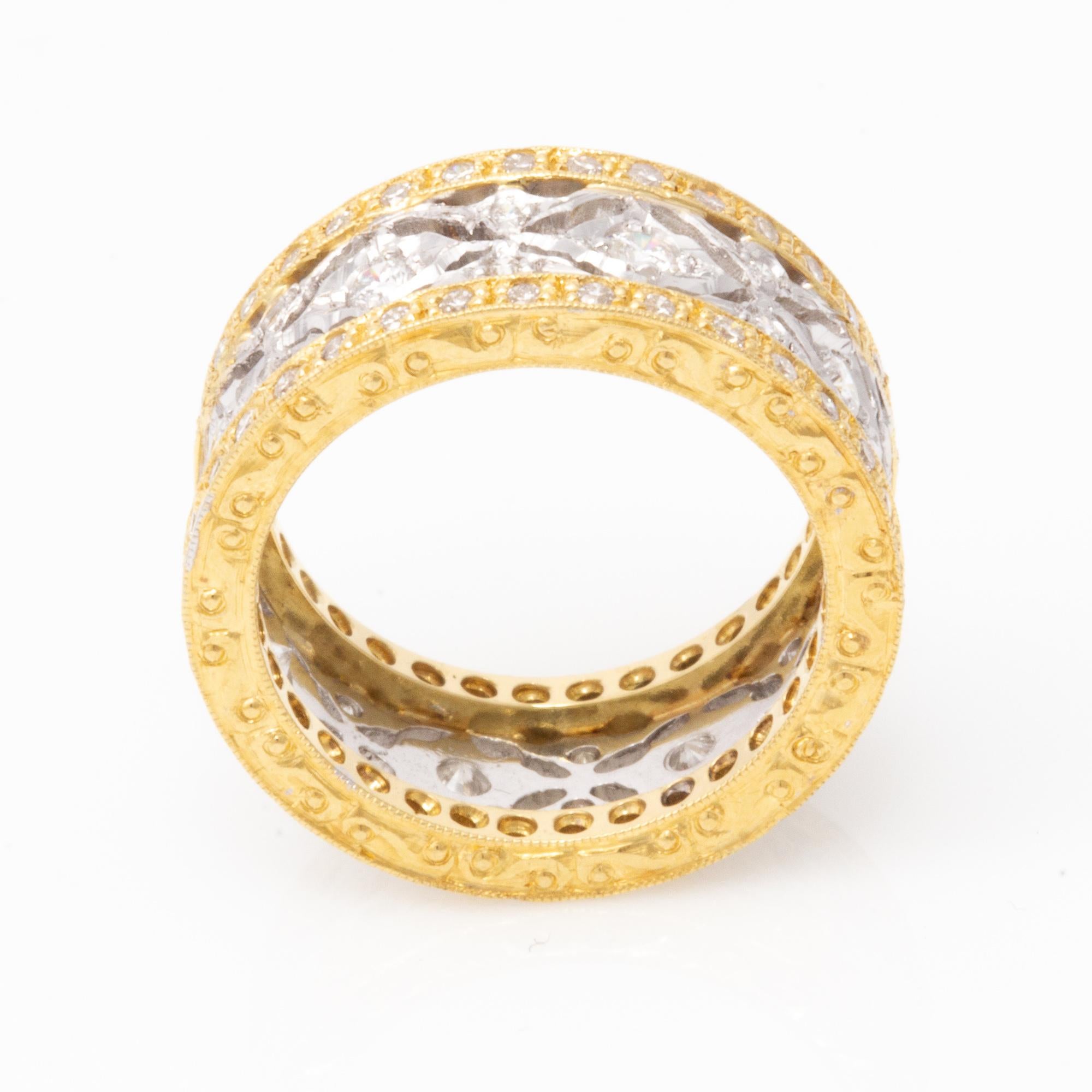 Handgravierter zweifarbiger Ring aus 18 Karat Gold und Diamanten im Angebot 5