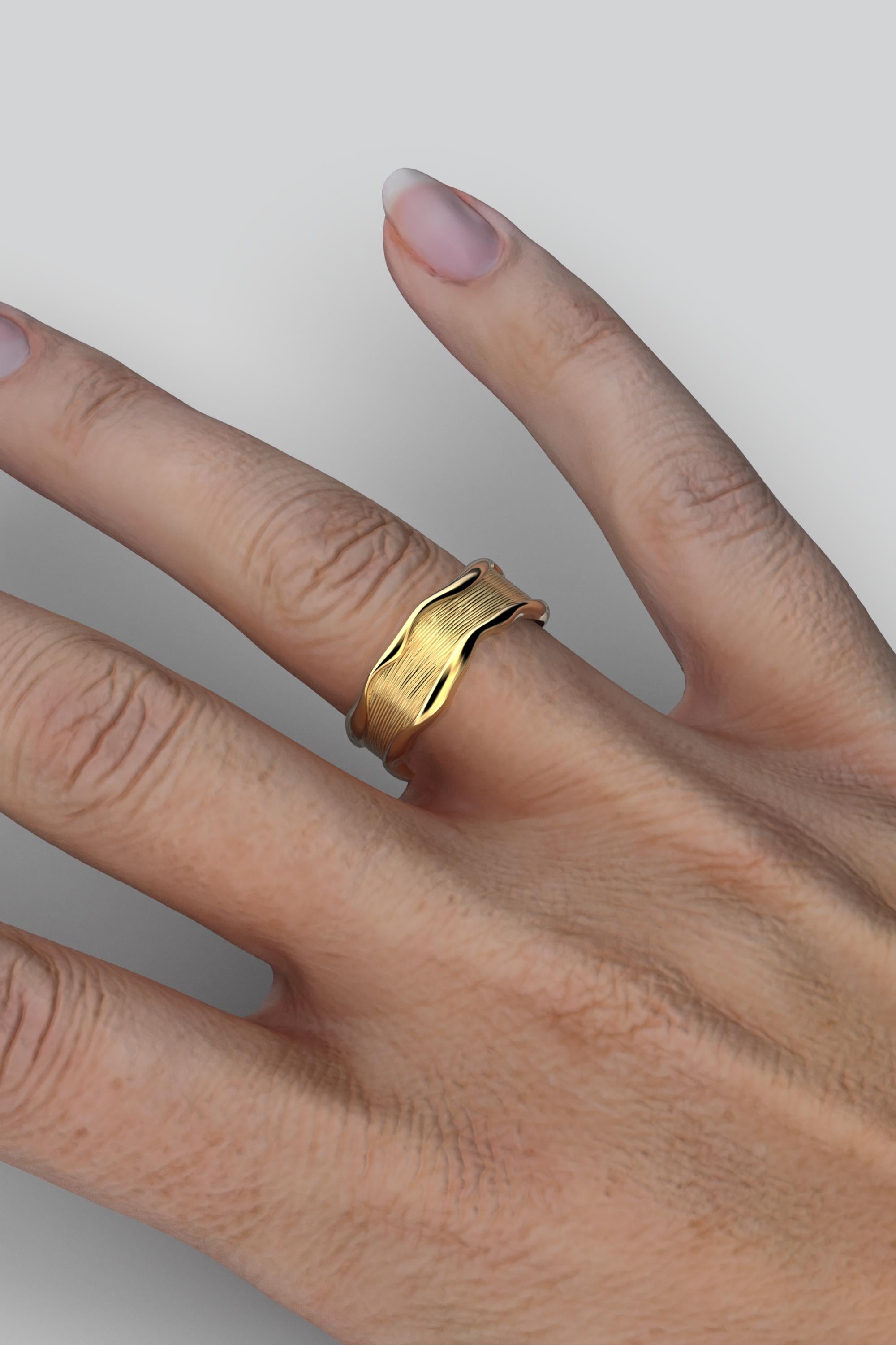For Sale:  Hand-Engraved Unisex 18k Gold Band Ring Made in Italy by Oltremare Gioielli 3