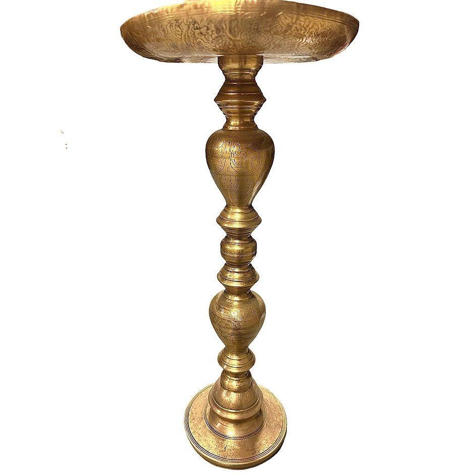 Candelabro da terra marocchino in ottone inciso a mano, coppia In condizioni ottime in vendita a Van Nuys, CA