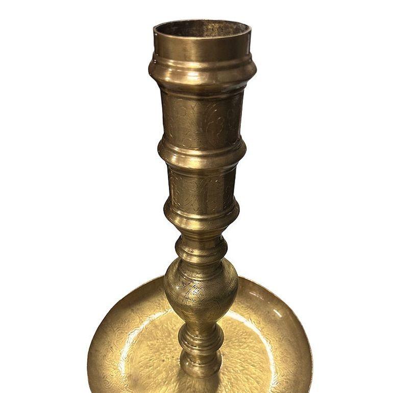 Ottone Candelabro da terra marocchino in ottone inciso a mano, coppia in vendita