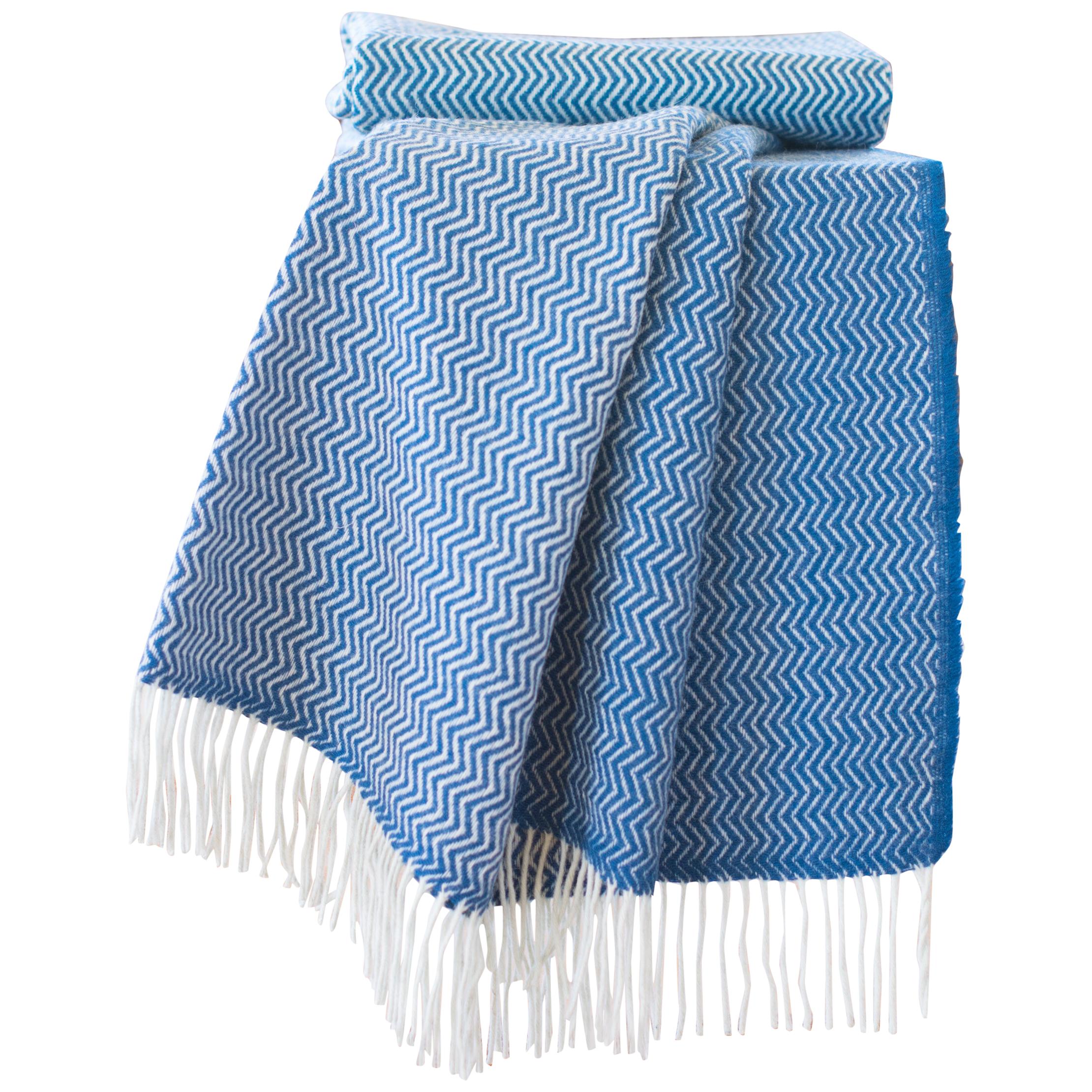Handgefertigte Decken-/Tropfendecke aus organischer Wolle in Dunkelblau Wave Design, Portugal