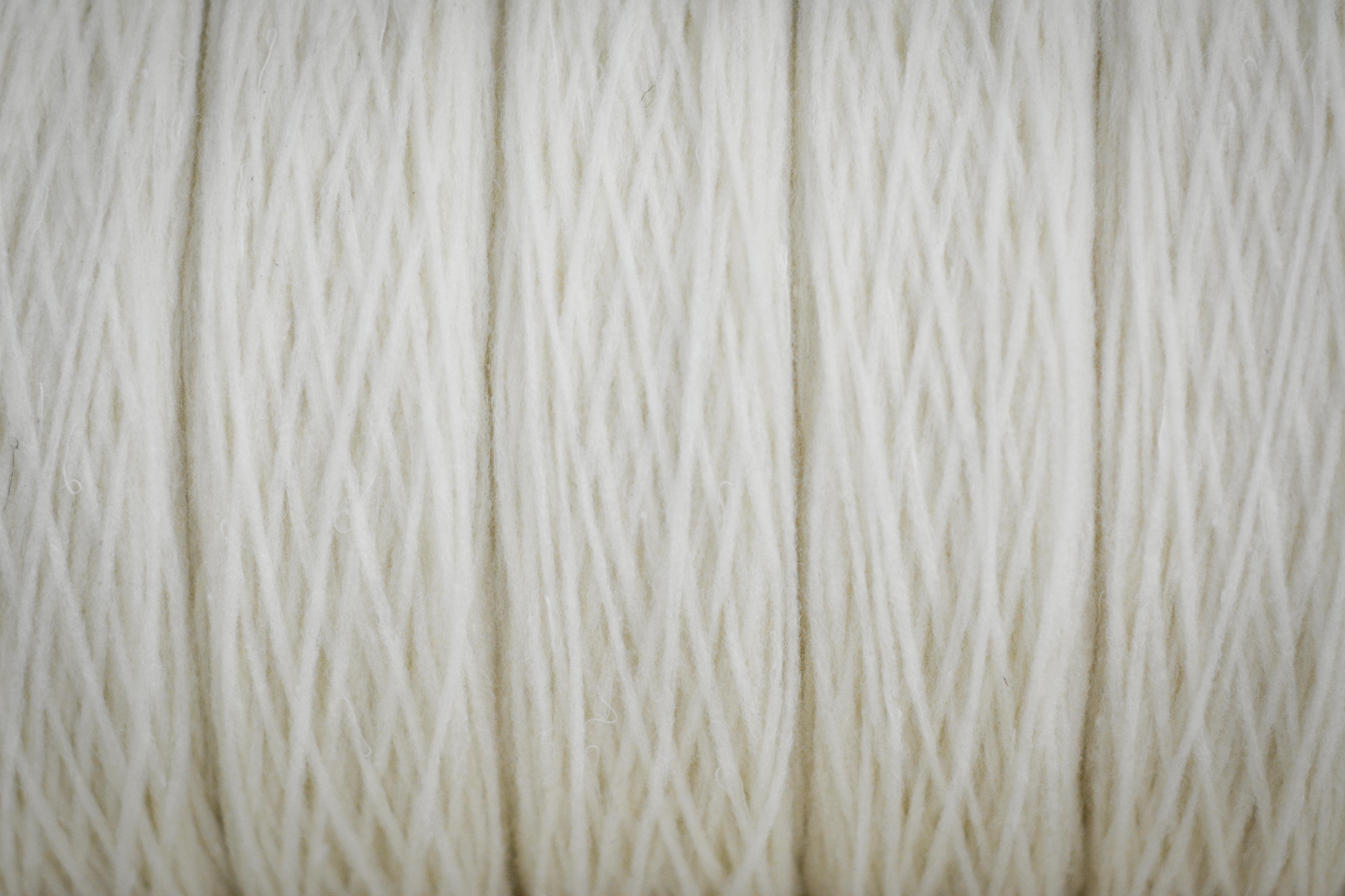 Couverture/plier en laine biologique fini à la main avec motif de vague jaune, fabriqué au Portugal en vente 2
