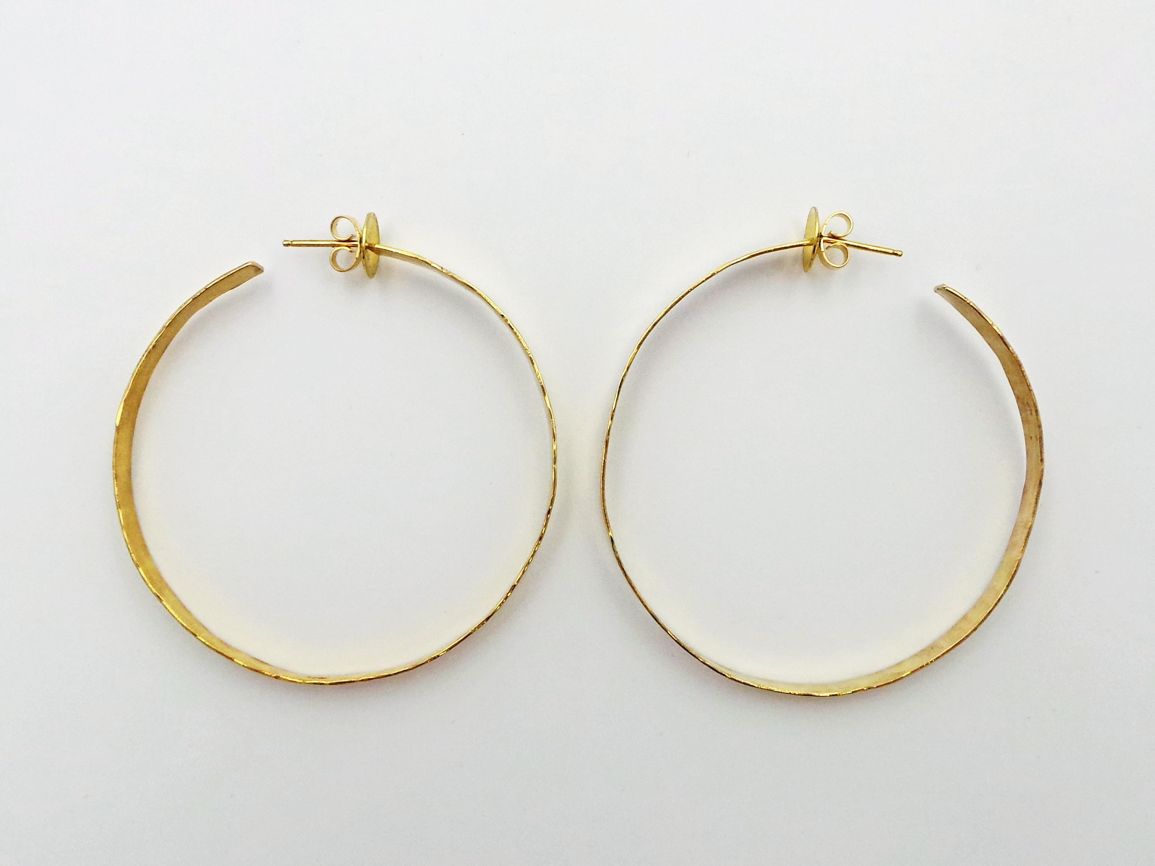 Hand Forged 18 Karat Yellow Gold Hammered Hoop Earrings In New Condition In Naples, FL