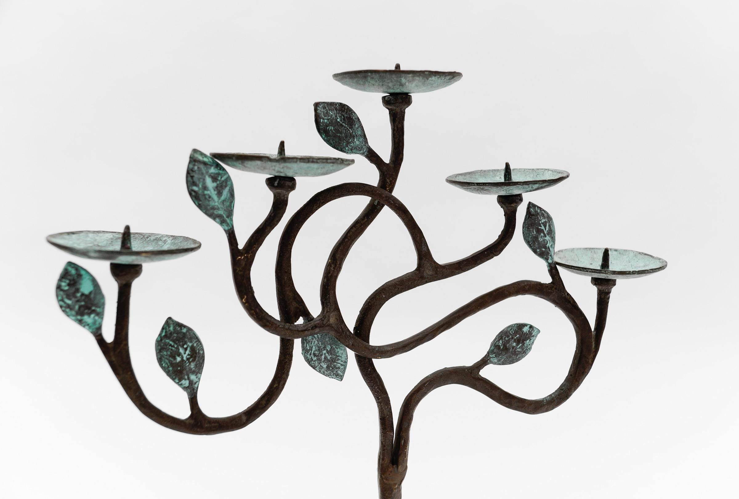 Handgeschmiedeter Kerzenhalter aus Bronze und Messing mit Baum des Lebens-Skulptur-Design, 1960er Jahre  im Angebot 1