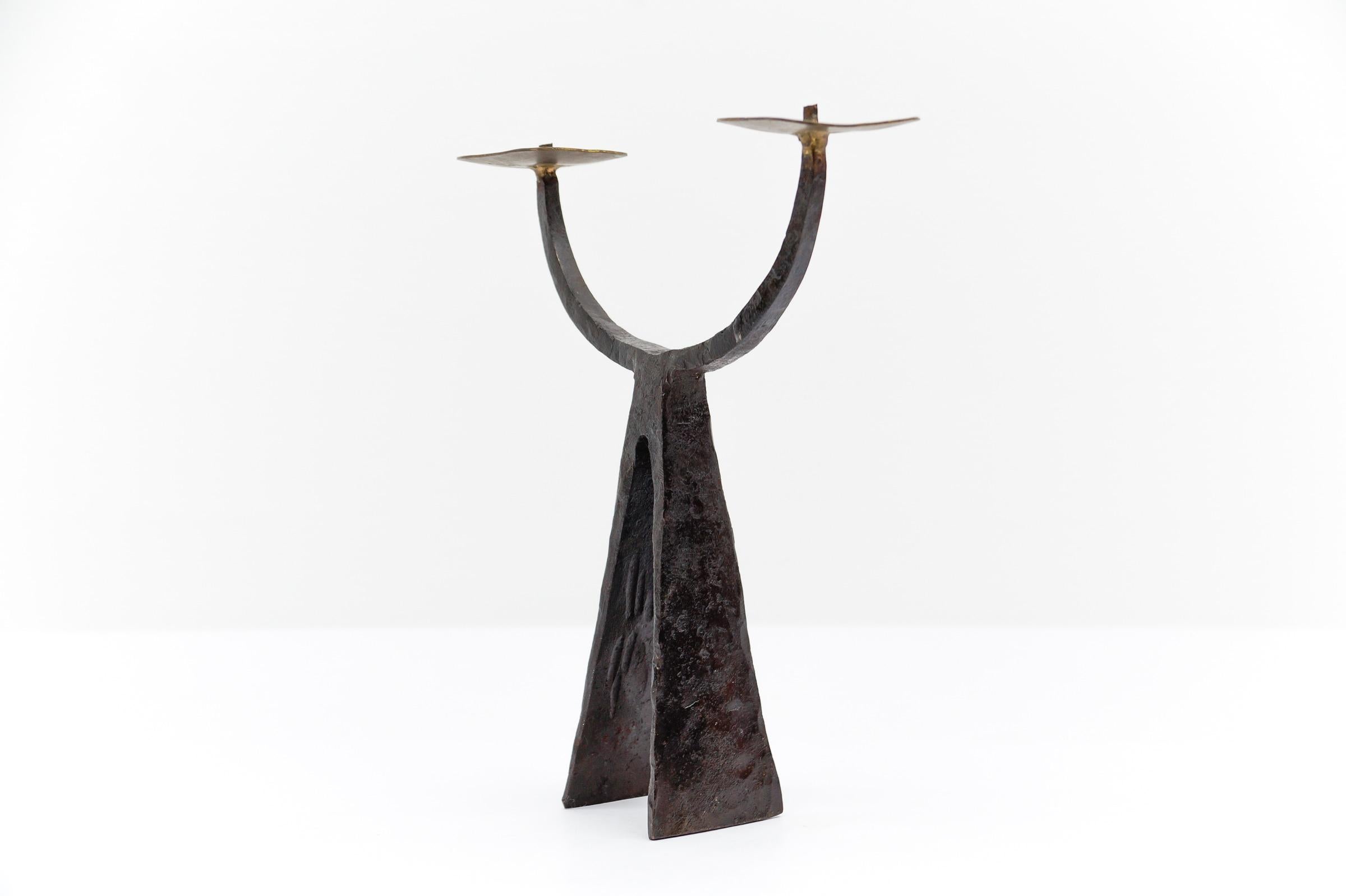 Handgeschmiedeter brutalistischer Eisen-Kerzenhalter, 1960er Jahre Österreich im Zustand „Gut“ im Angebot in Nürnberg, Bayern