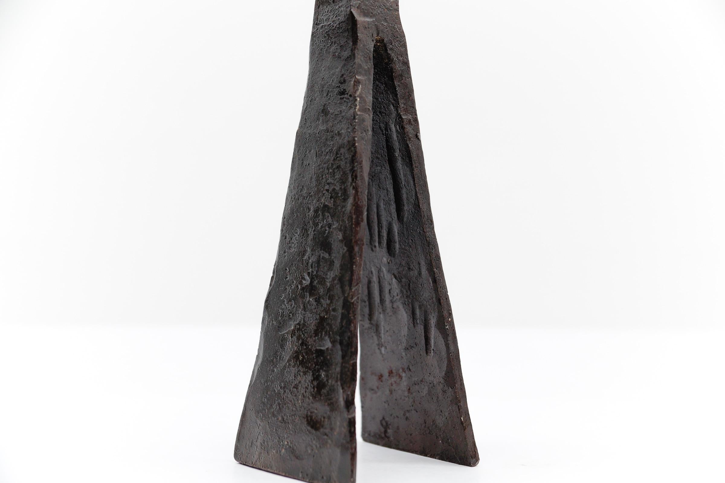 Handgeschmiedeter brutalistischer Eisen-Kerzenhalter, 1960er Jahre Österreich im Angebot 1