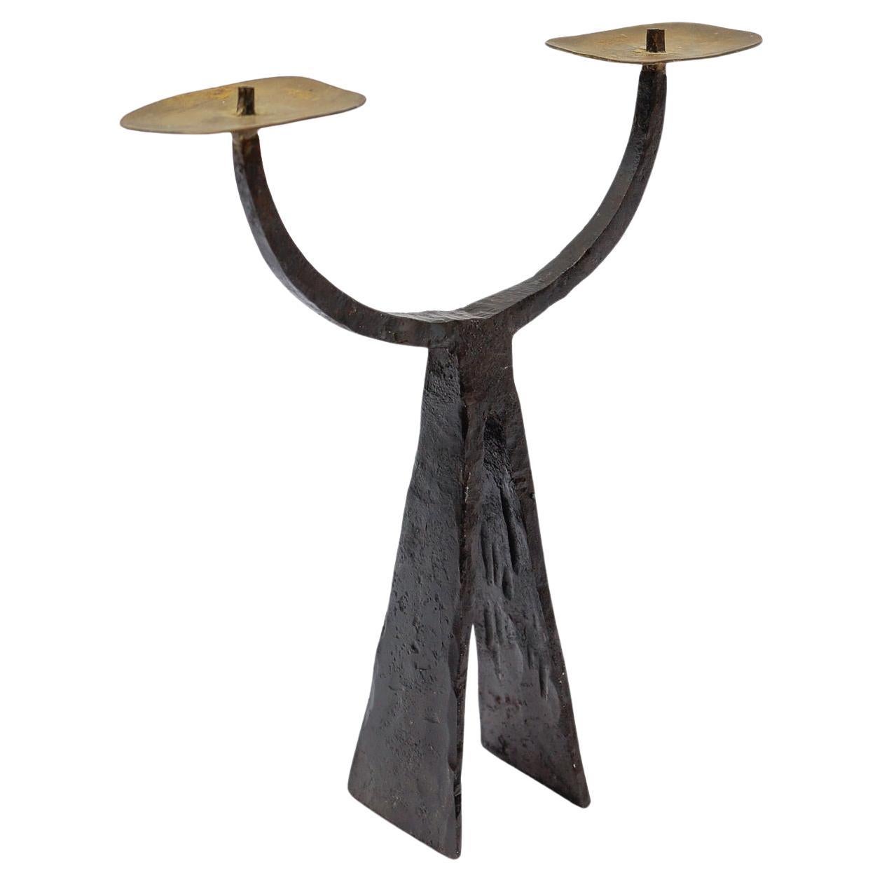 Handgeschmiedeter brutalistischer Eisen-Kerzenhalter, 1960er Jahre Österreich im Angebot