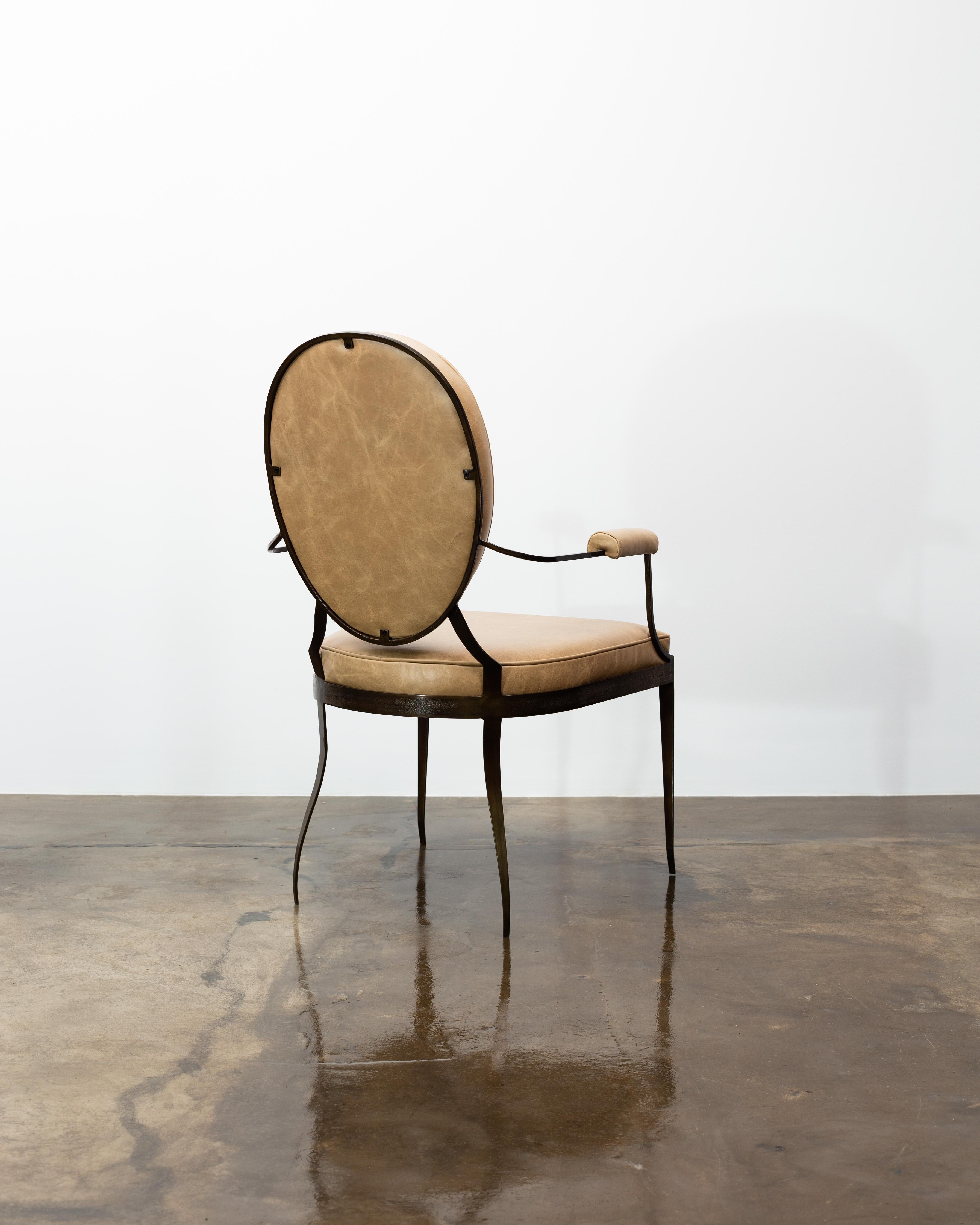 Handgeschmiedeter Stuhl aus Eisen und Leder von Costantini im Stil von Andre Arbus (Art déco) im Angebot