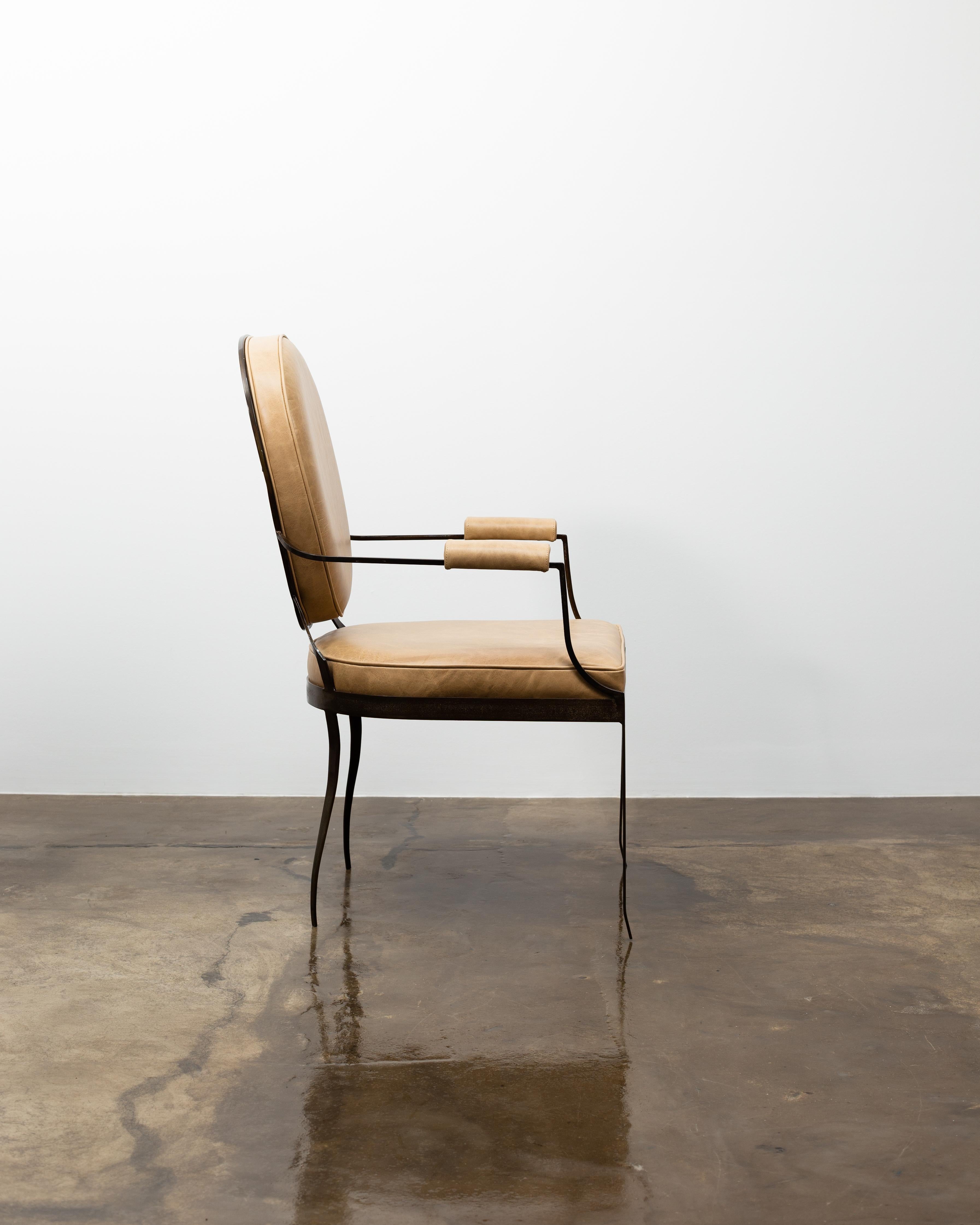 Handgeschmiedeter Stuhl aus Eisen und Leder von Costantini im Stil von Andre Arbus (Geschmiedet) im Angebot
