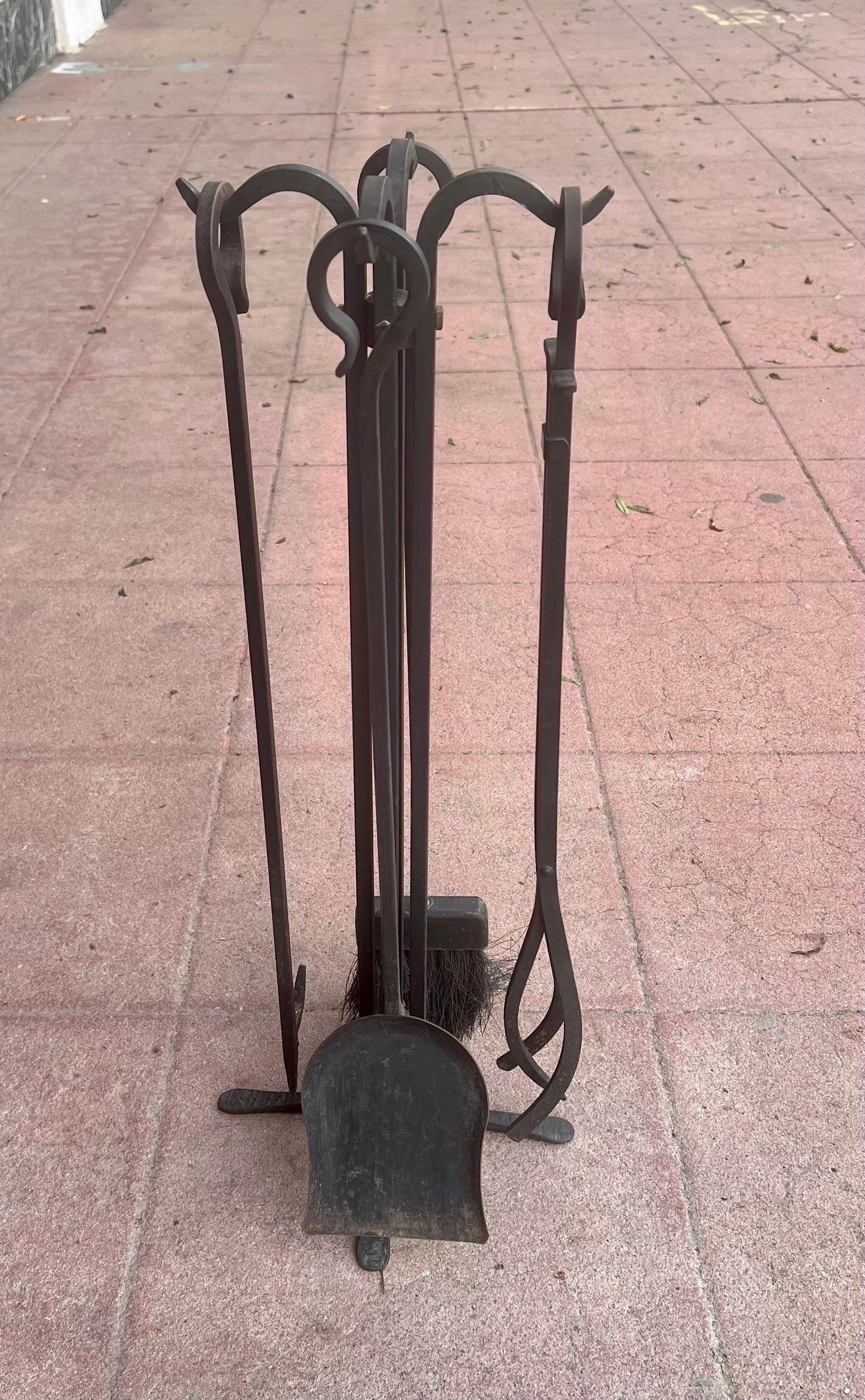 Hand-Forged Iron Antique Fireplace Tools Set In Good Condition For Sale In San Diego, CA