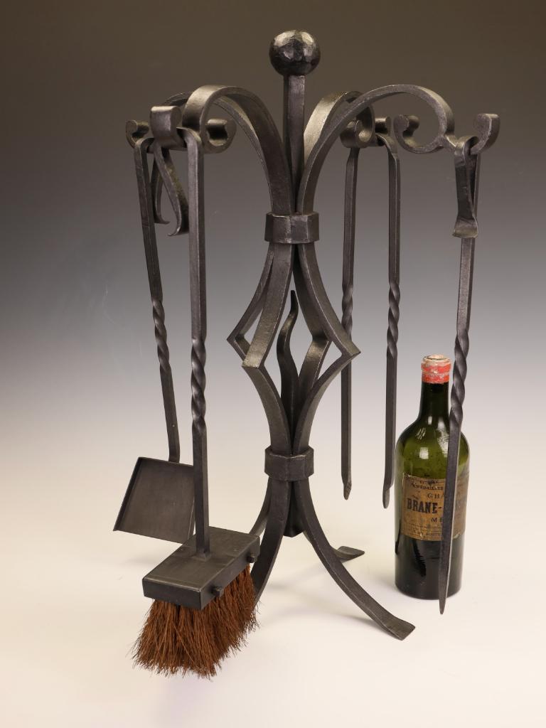 Arts and Crafts Ensemble de compagnons de feu en fer forgé à la main  Arts & Crafts / Début du 20e siècle en vente