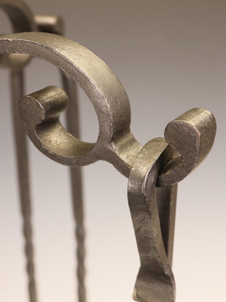 Ensemble de compagnons de feu en fer forgé à la main  Arts & Crafts / Début du 20e siècle en vente 1