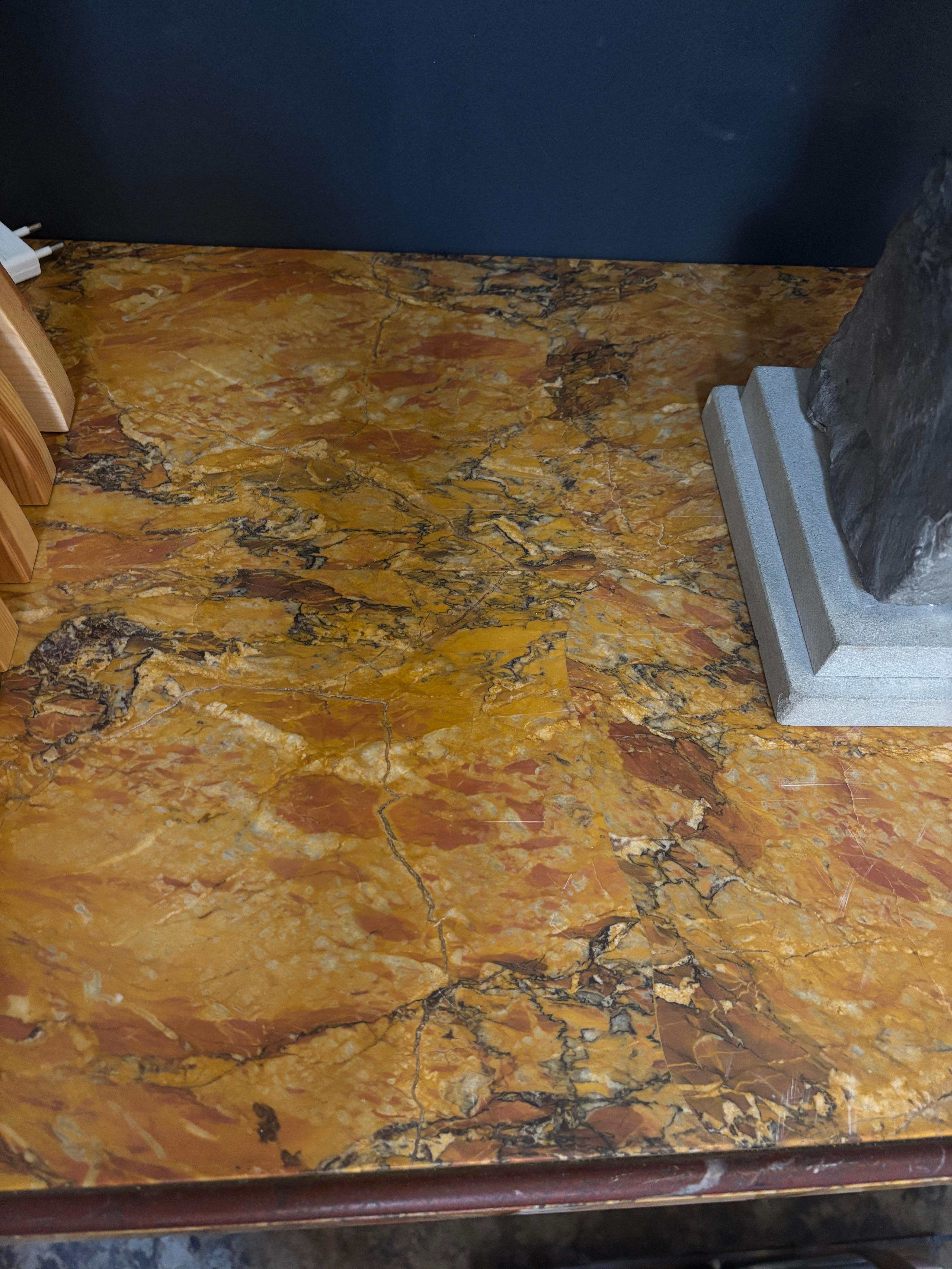 Mesa consola de hierro forjado a mano y mármol, Italia Años 50 Italiano en venta