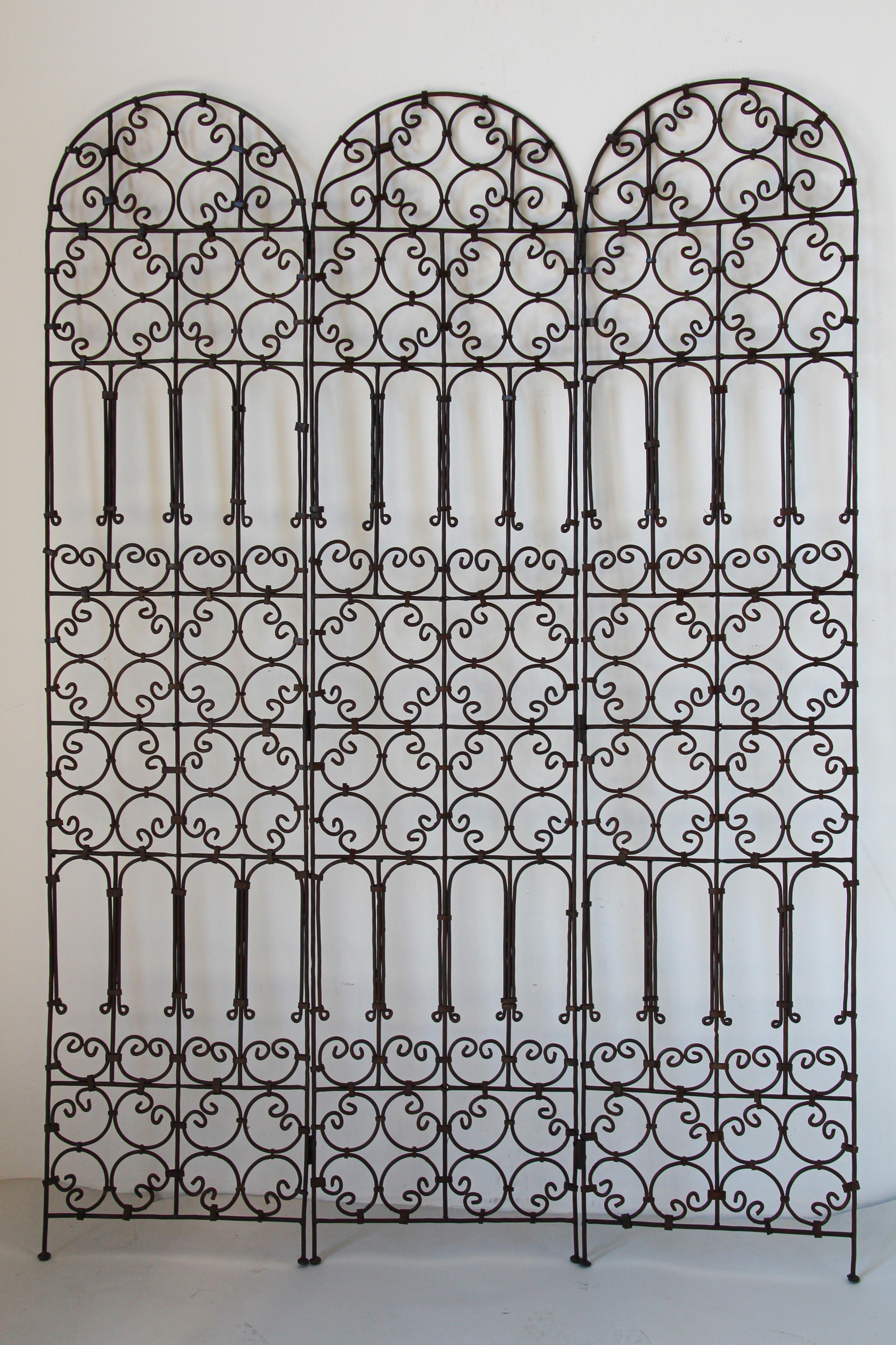 Hand-Forged Iron Three Panels Folding Moorish Screen For Sale 2